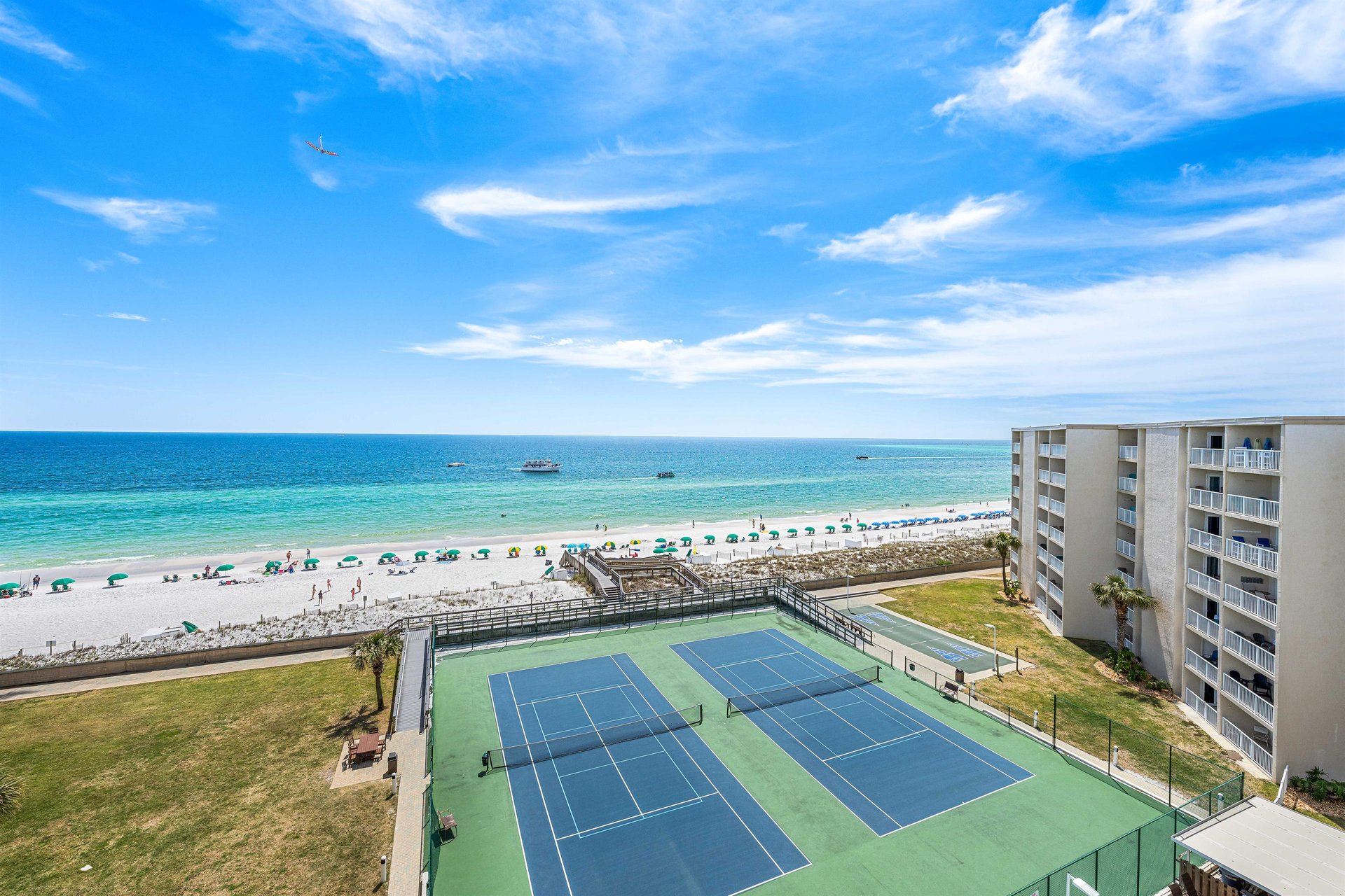 Holiday Surf and Racquet Unit 717 5