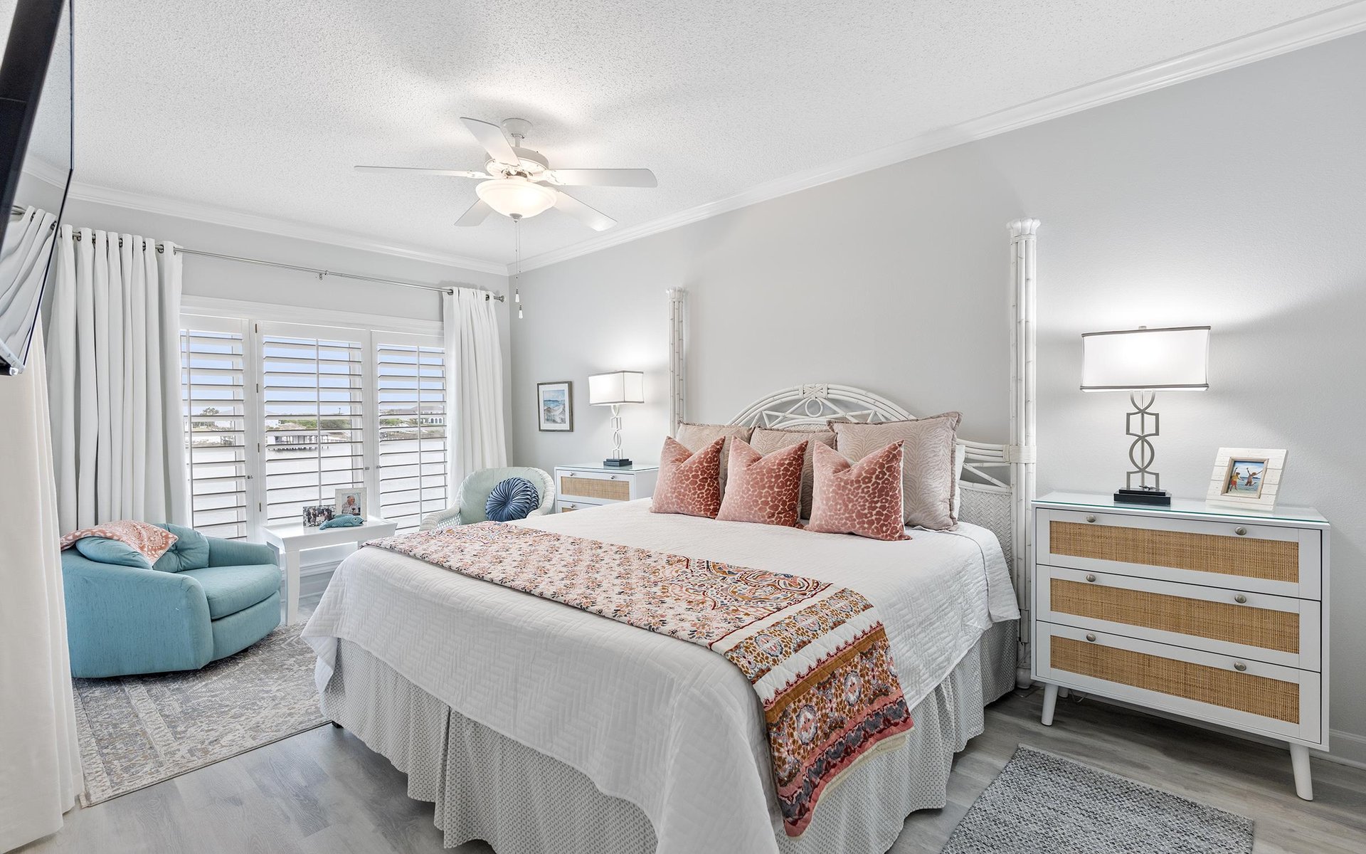 Dolphin Harbor 3H 13