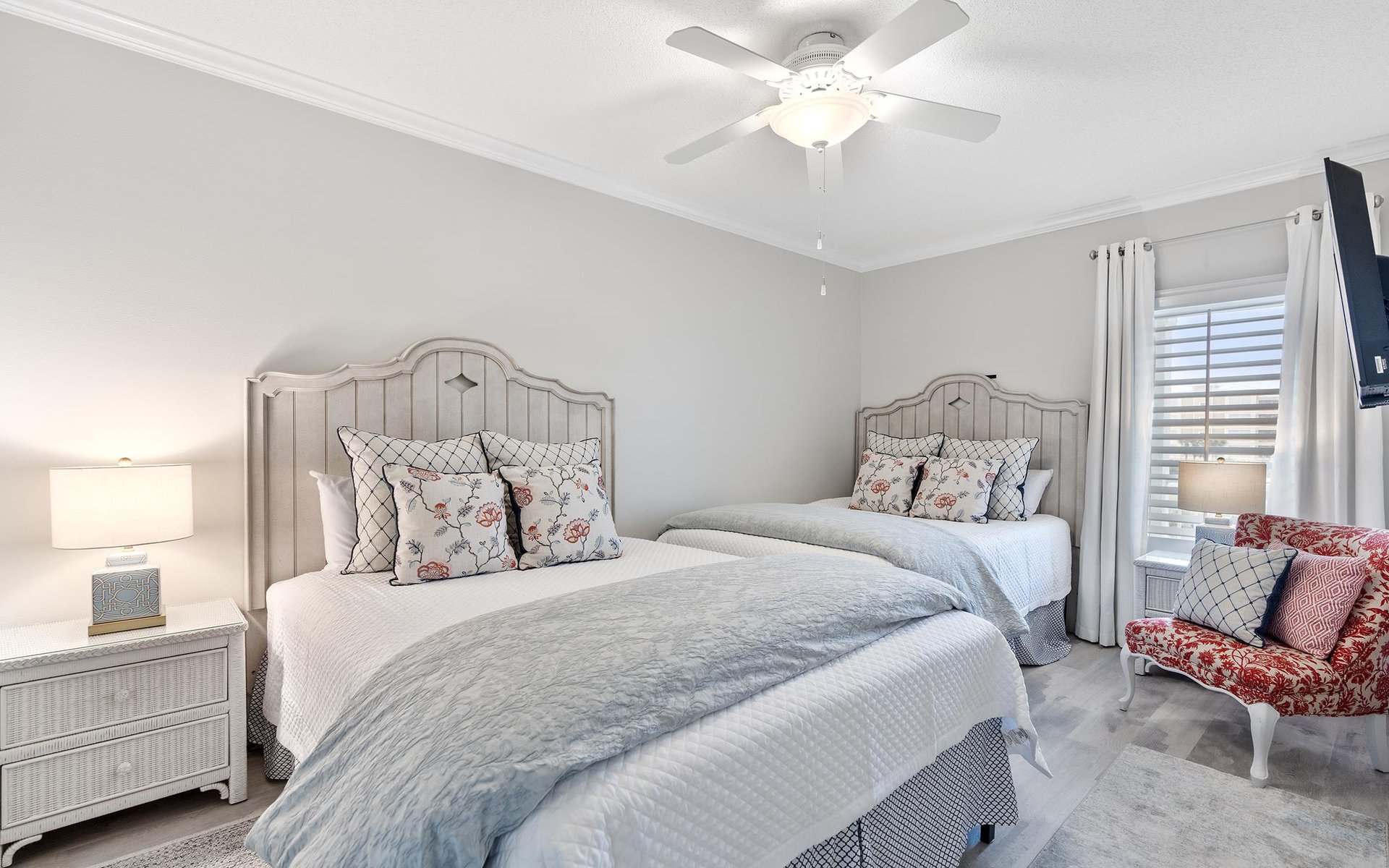 Dolphin Harbor 3H 14