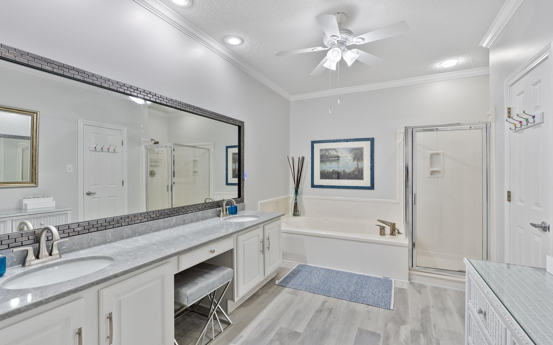 Dolphin Harbor 3H 18