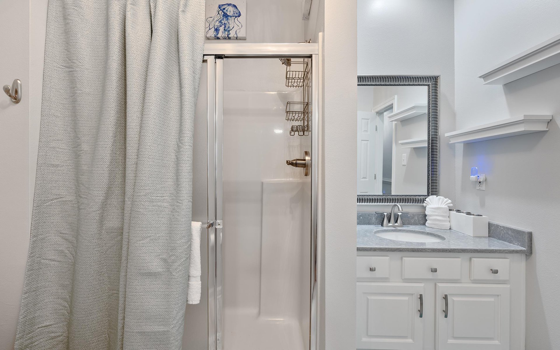 Dolphin Harbor 3H 23