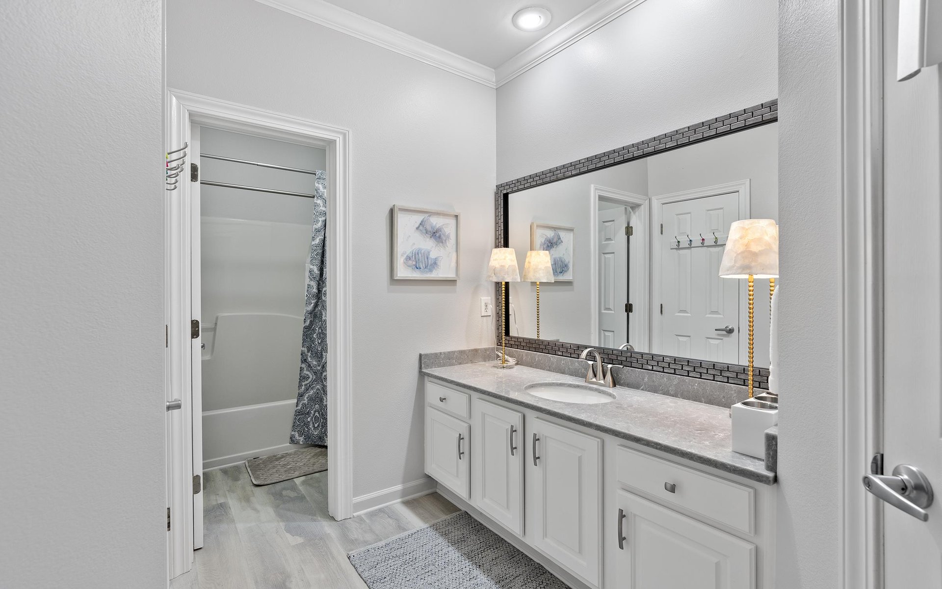 Dolphin Harbor 3H 25