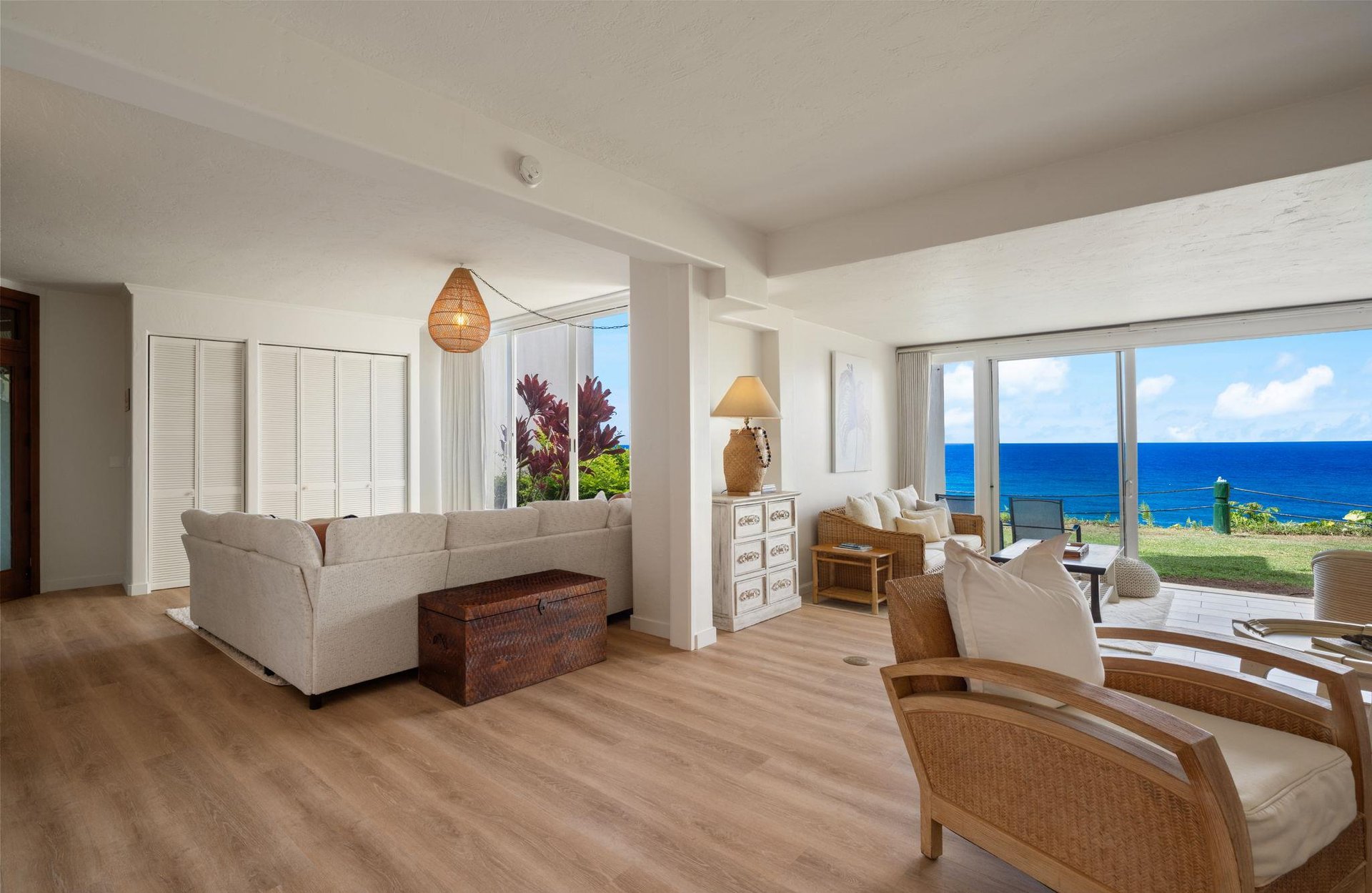 Many areas to enjoy lounging with ocean views
