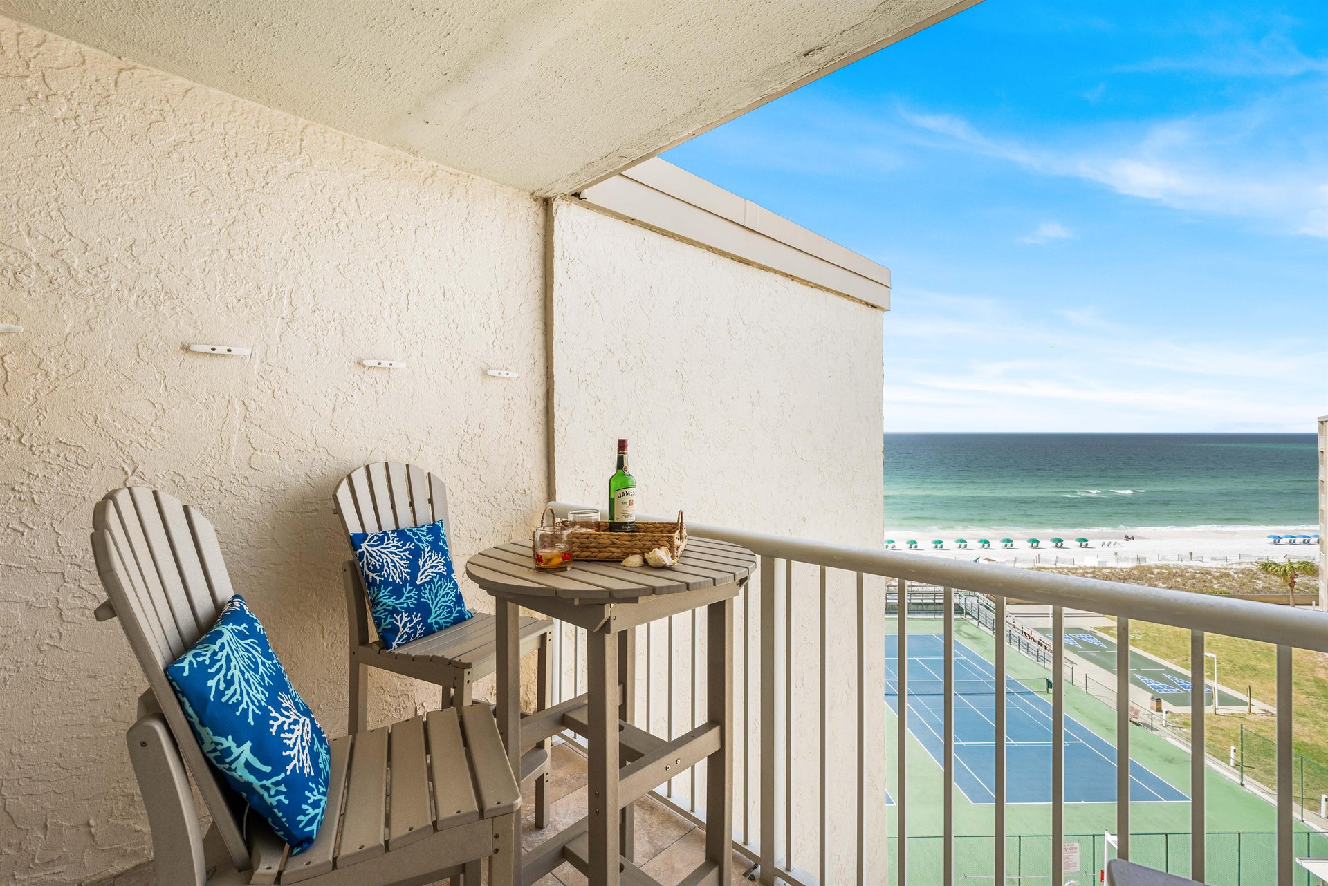 Holiday Surf and Racquet Unit 715 26