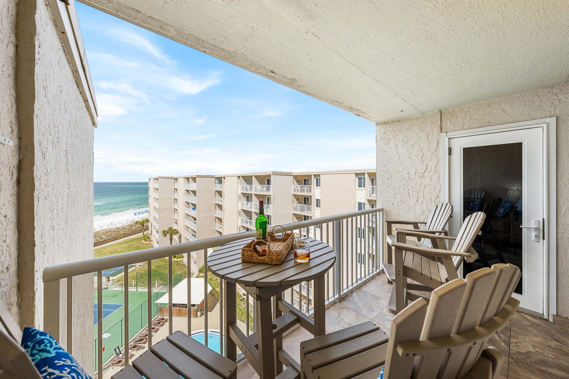 Holiday Surf and Racquet Unit 715 27