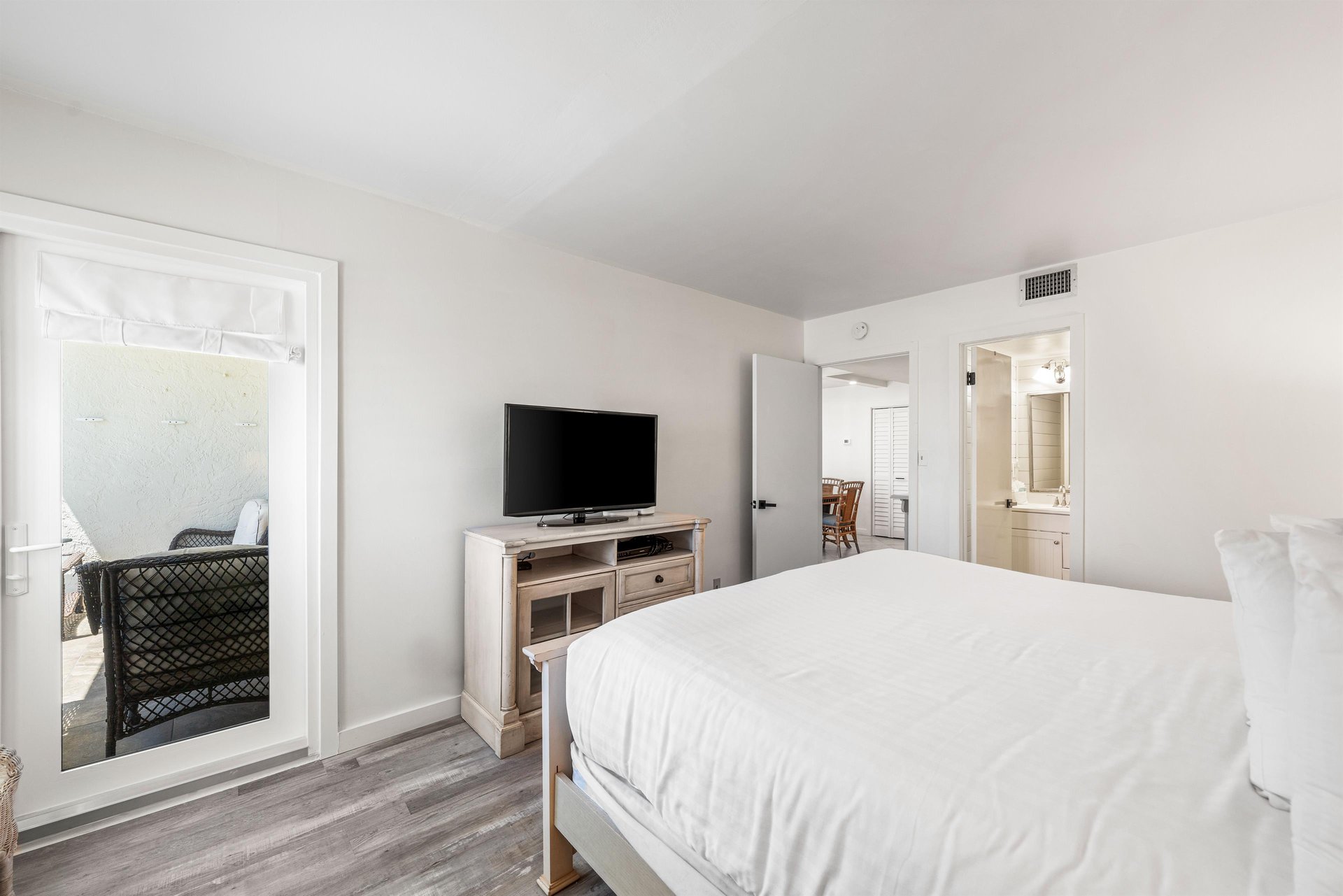 Holiday Surf and Racquet Unit 517 17