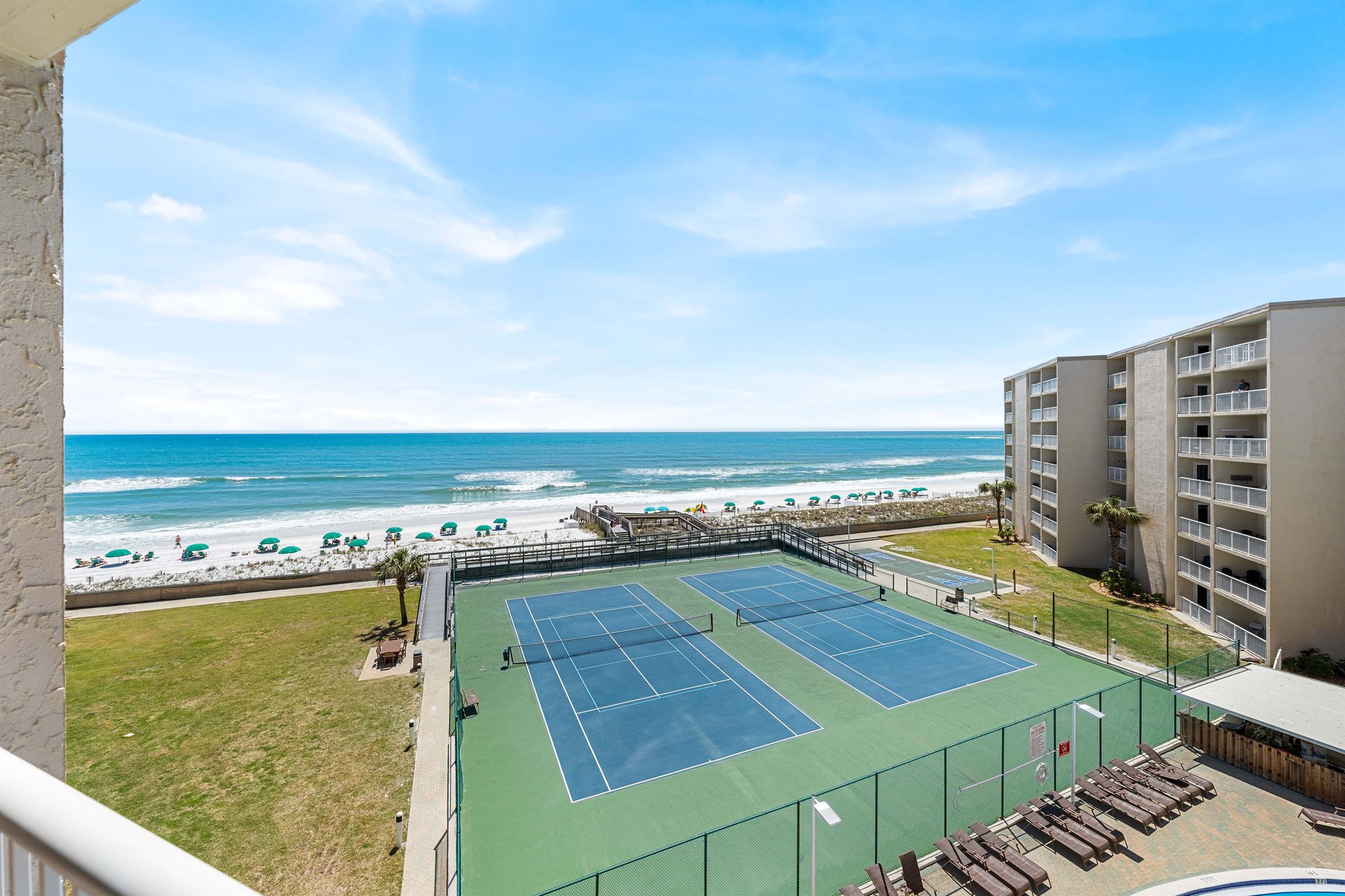 Holiday Surf and Racquet Unit 517 23