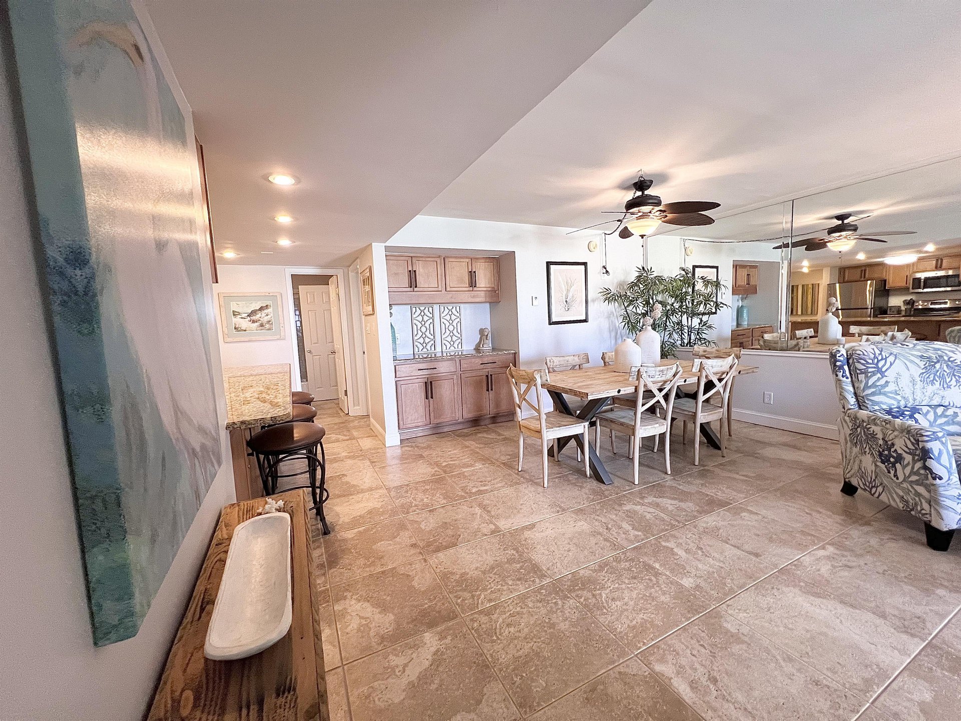 Holiday Surf and Racquet Unit 715 24