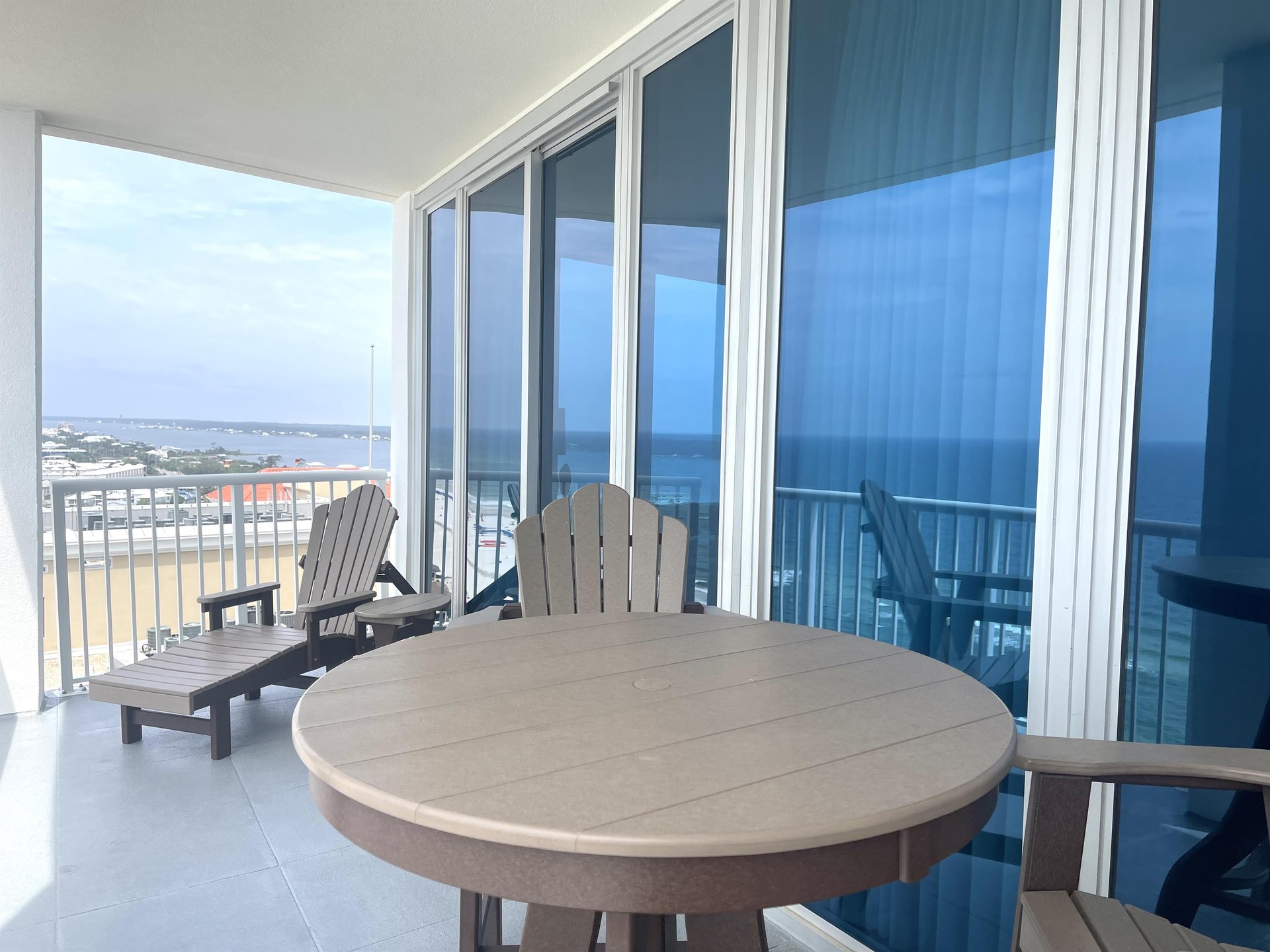 Island Tower 1903 24