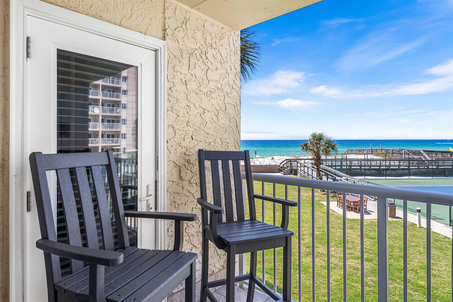 Holiday Surf and Racquet Unit 218 25