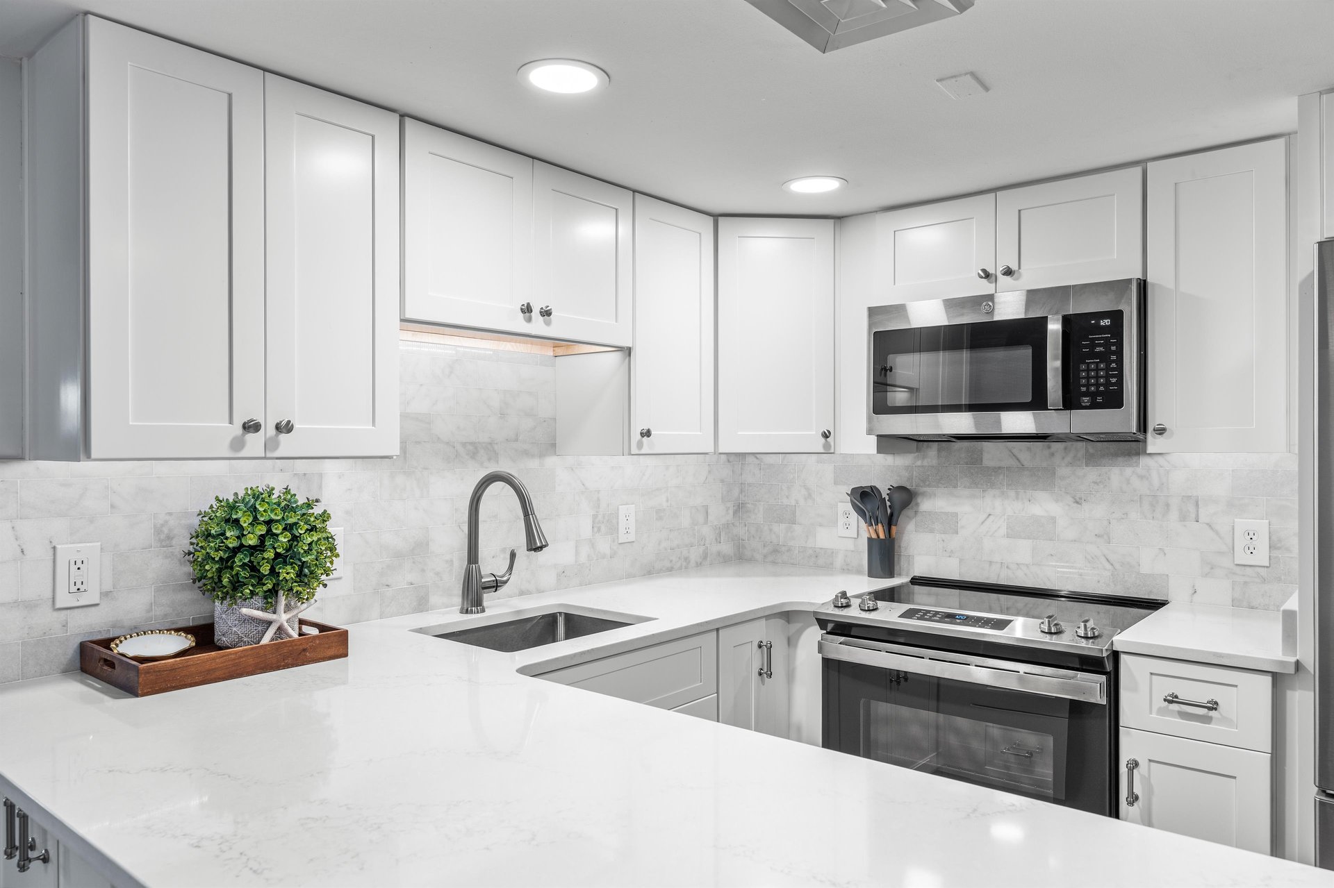 Chefready kitchen with everything you need for your stay.