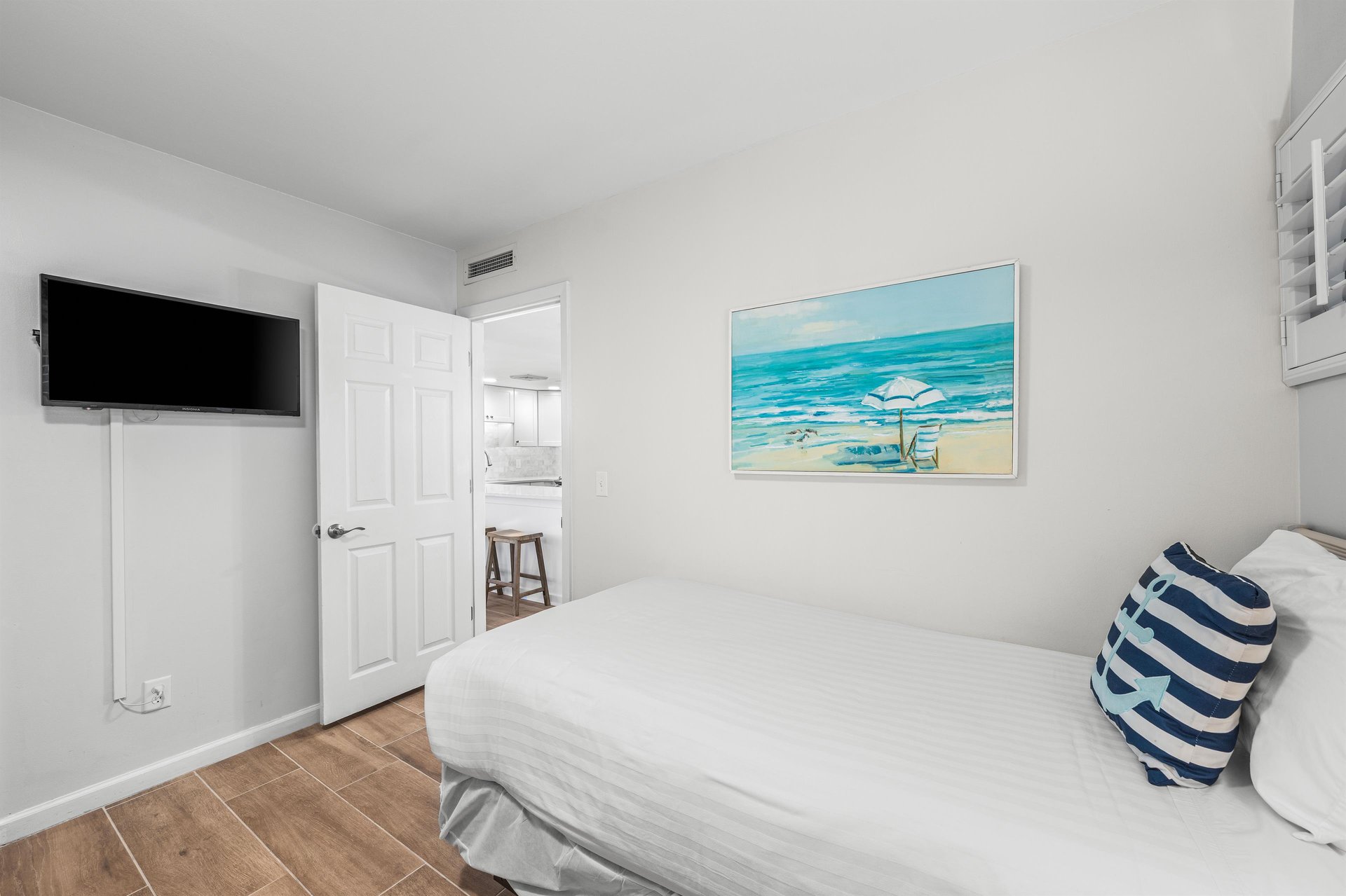 Kids or extra guests Cozy bunk bedroom has space for everyone.