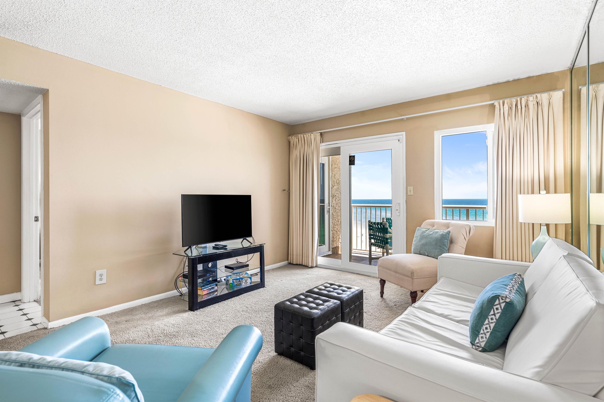 Holiday Surf and Racquet Unit 701 9