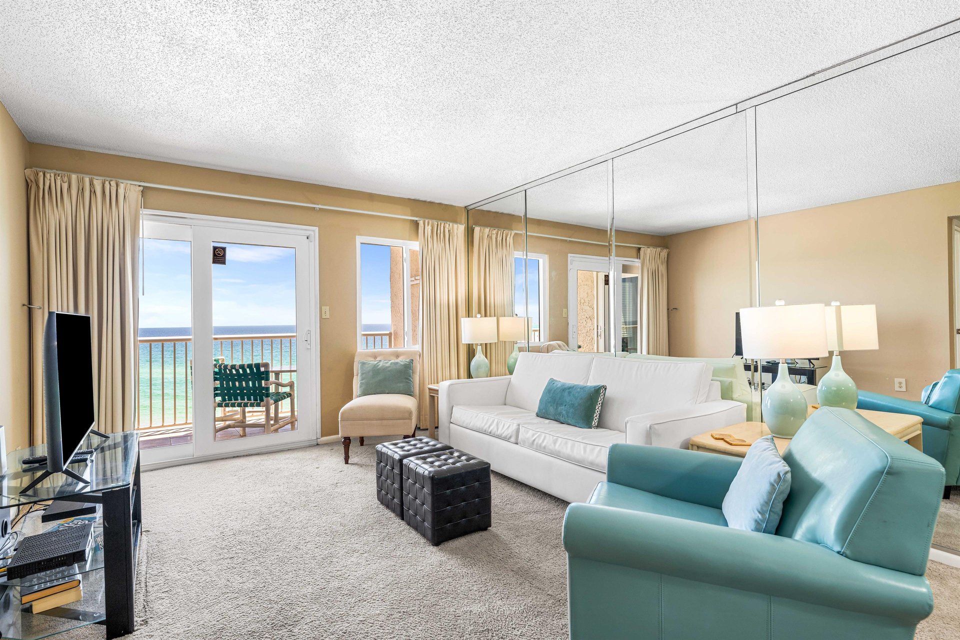 Holiday Surf and Racquet Unit 701 10