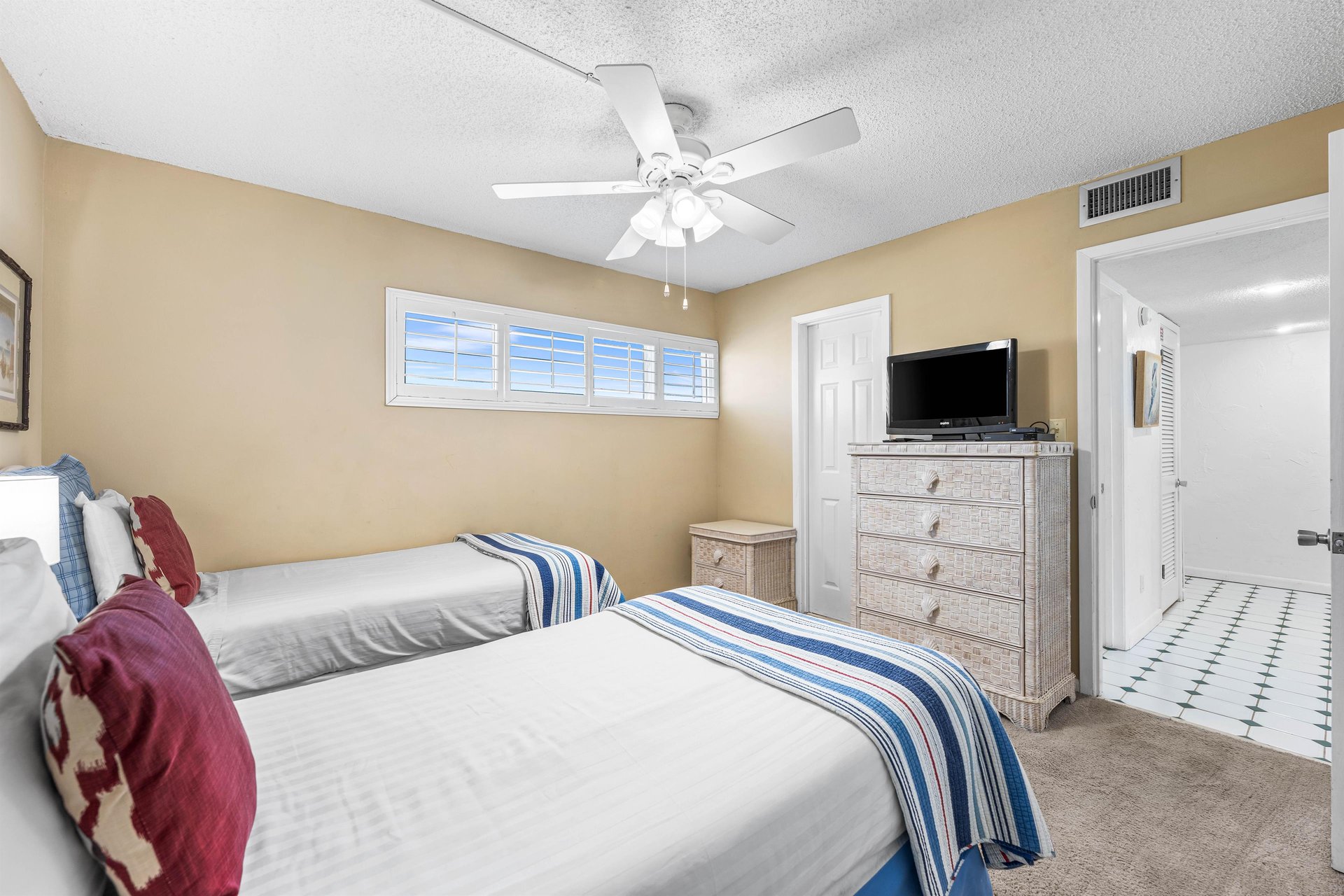 Holiday Surf and Racquet Unit 701 14