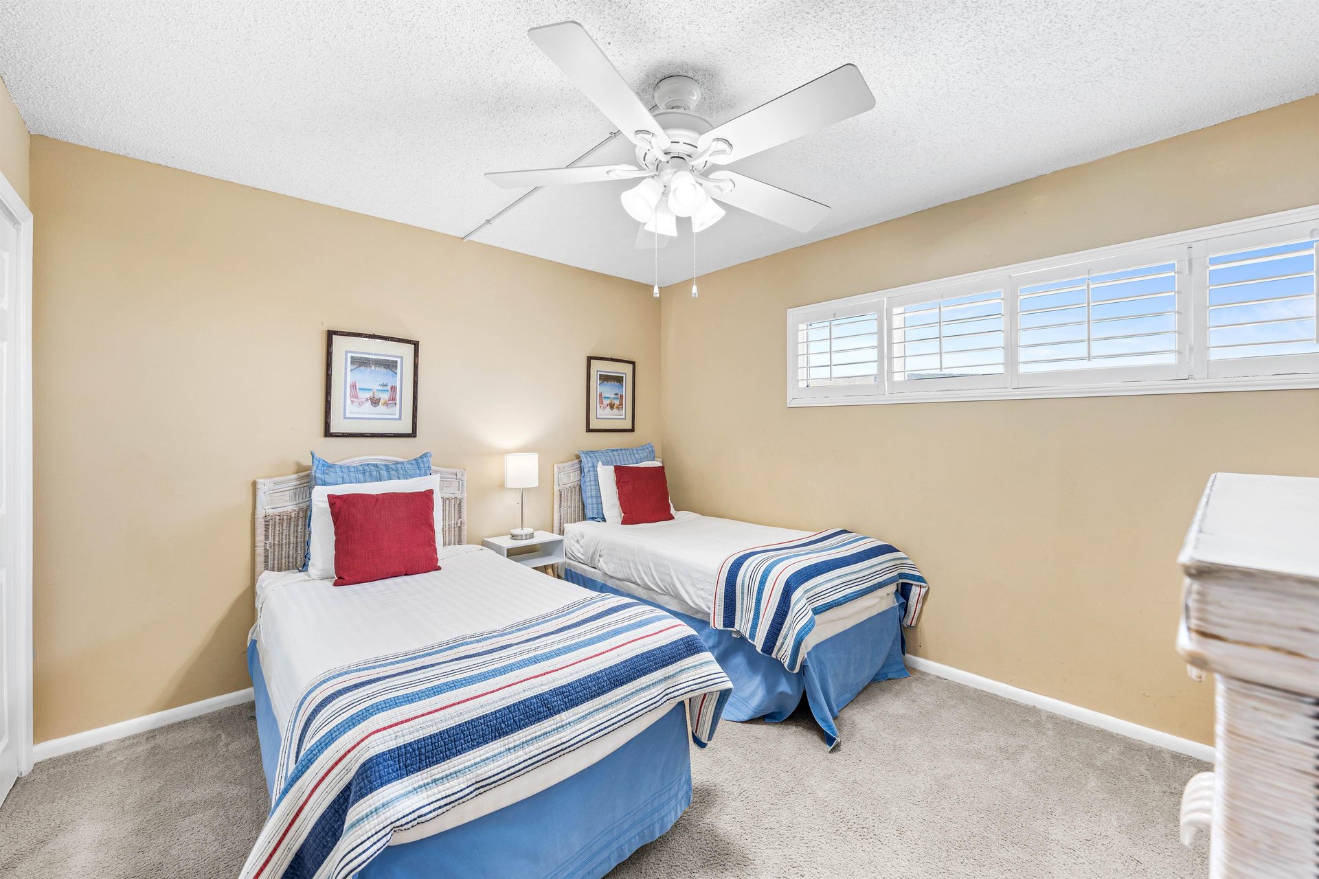 Holiday Surf and Racquet Unit 701 15