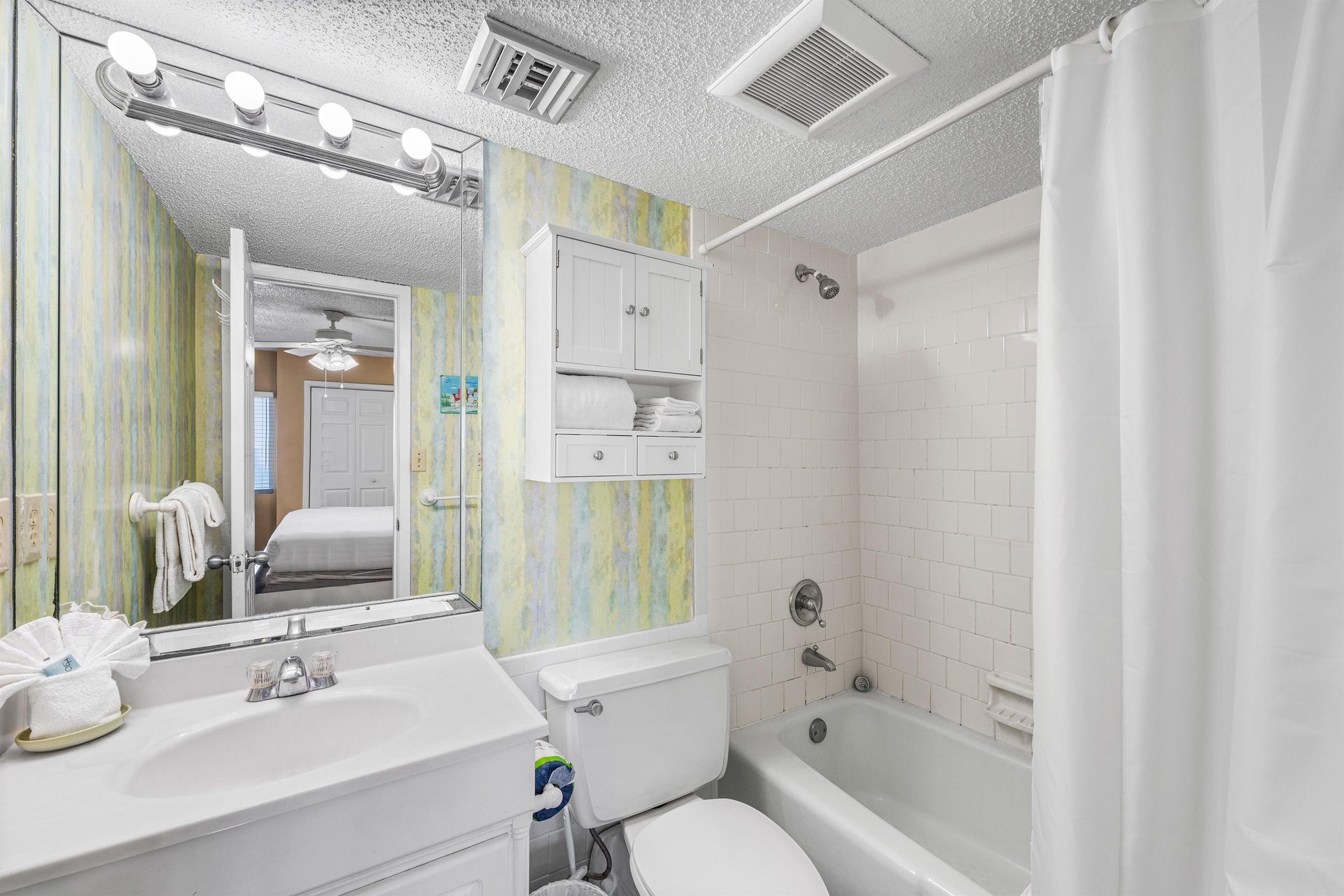 Holiday Surf and Racquet Unit 701 17