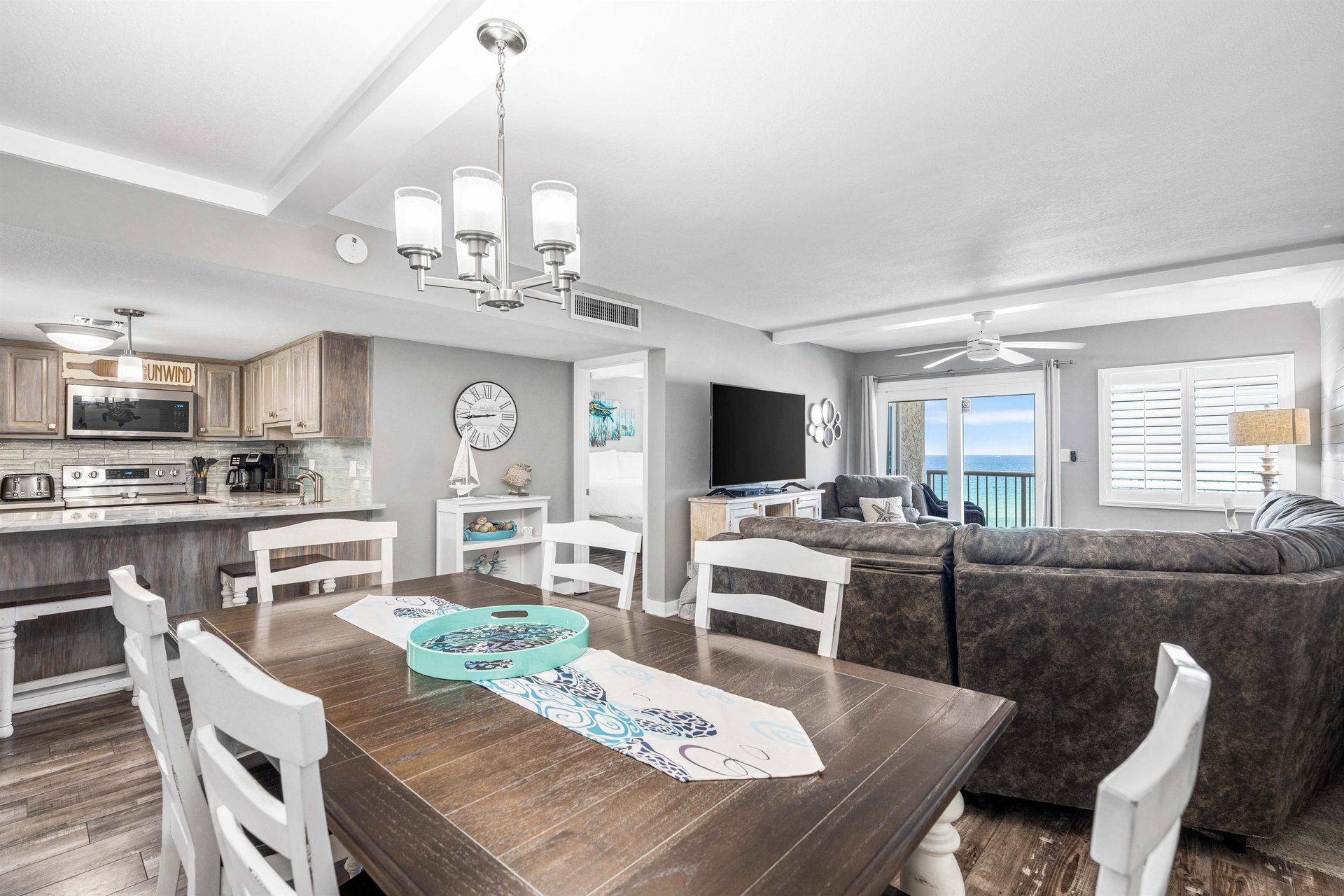 Holiday Surf and Racquet Unit 620 3