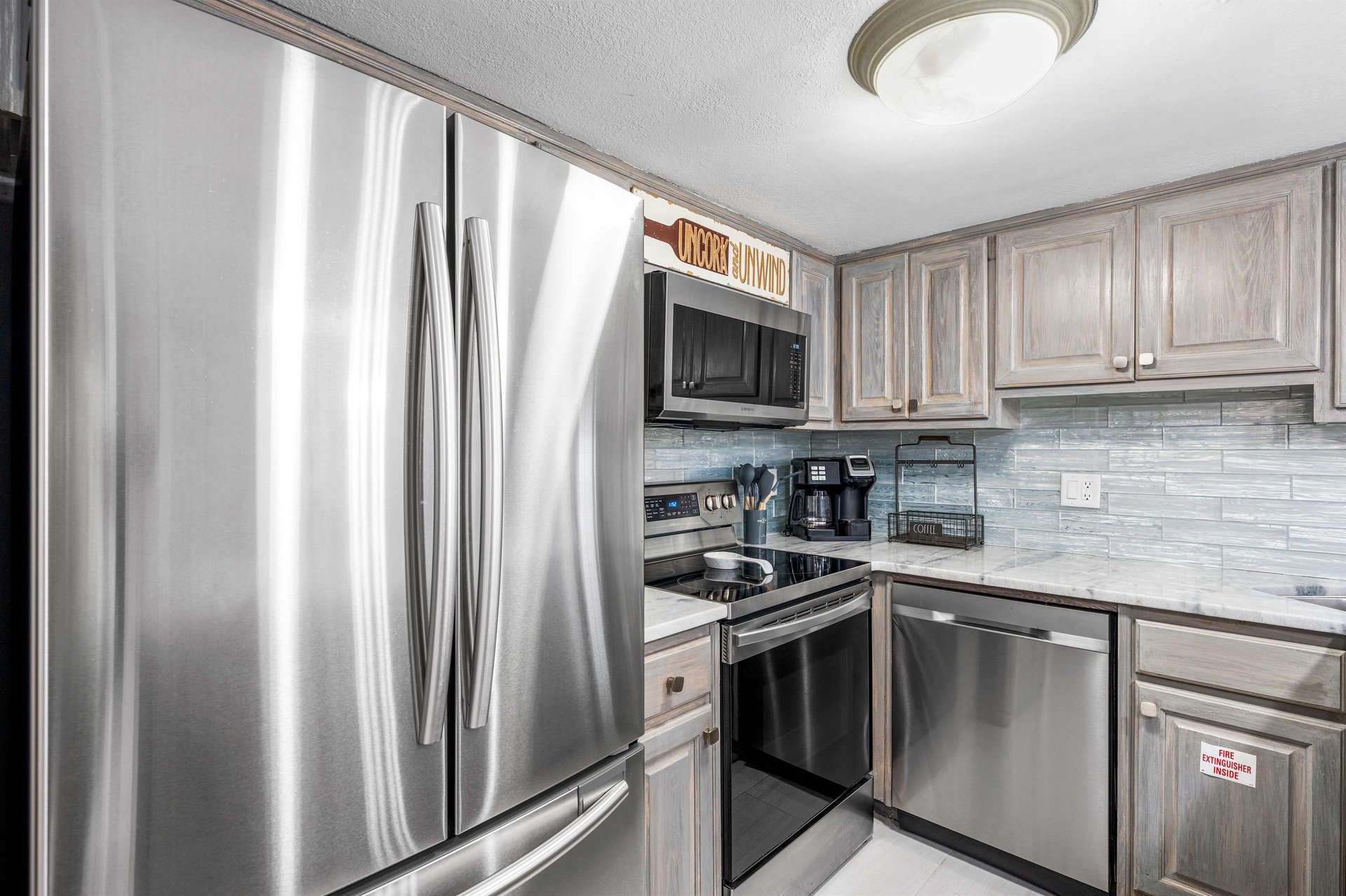 Holiday Surf and Racquet Unit 620 7