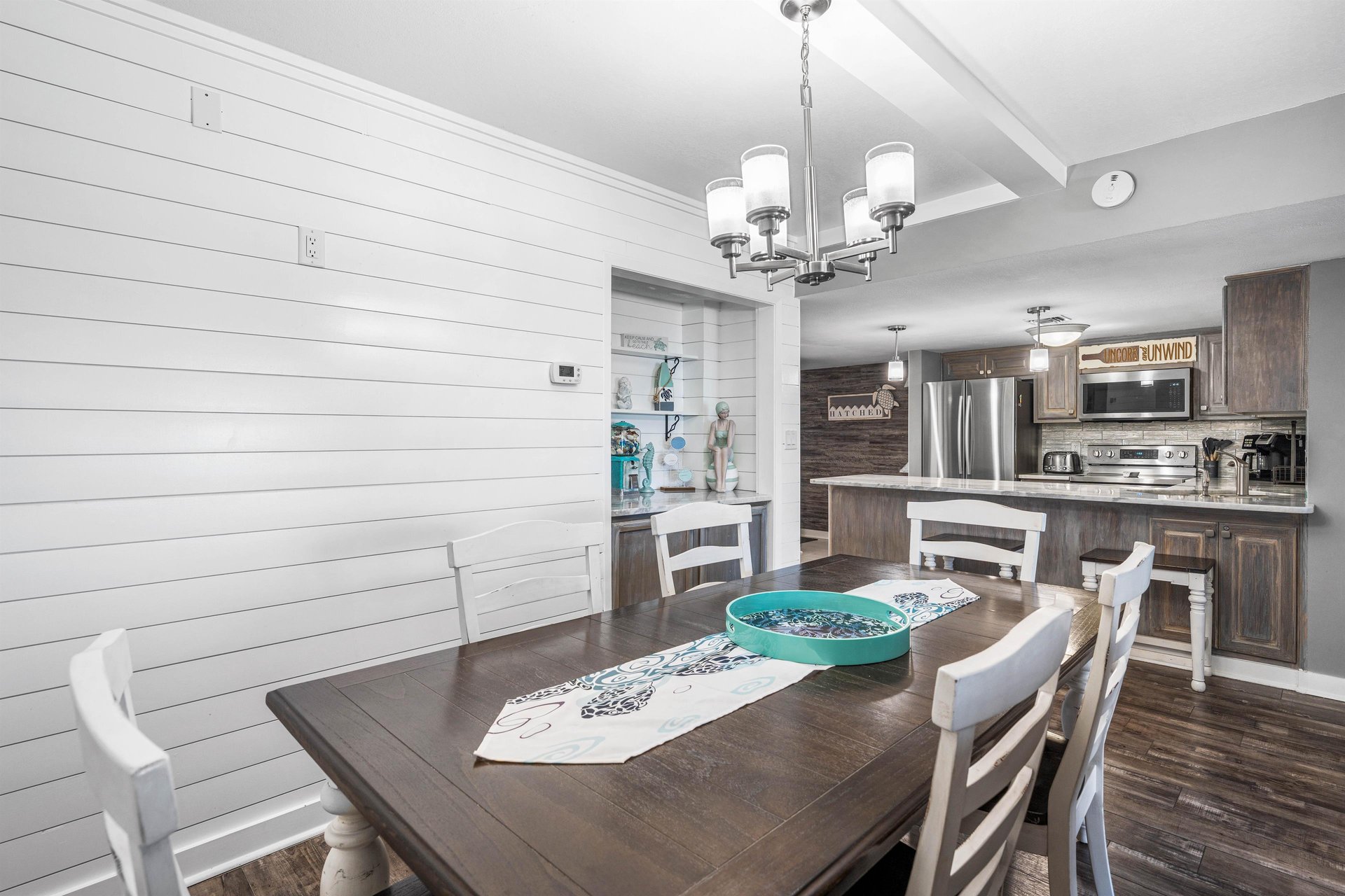 Holiday Surf and Racquet Unit 620 9