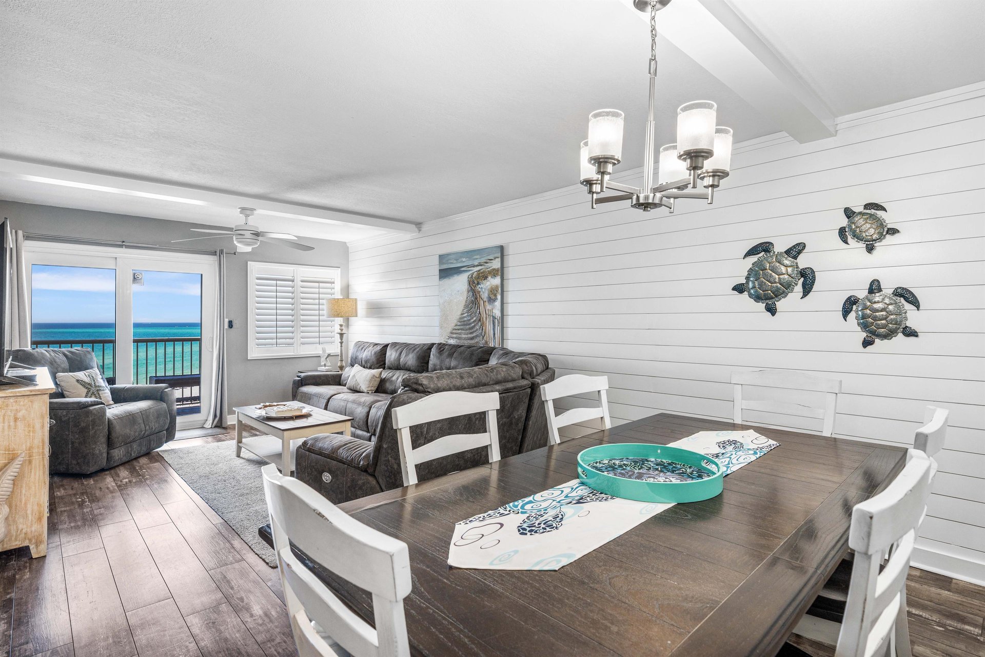 Holiday Surf and Racquet Unit 620 12