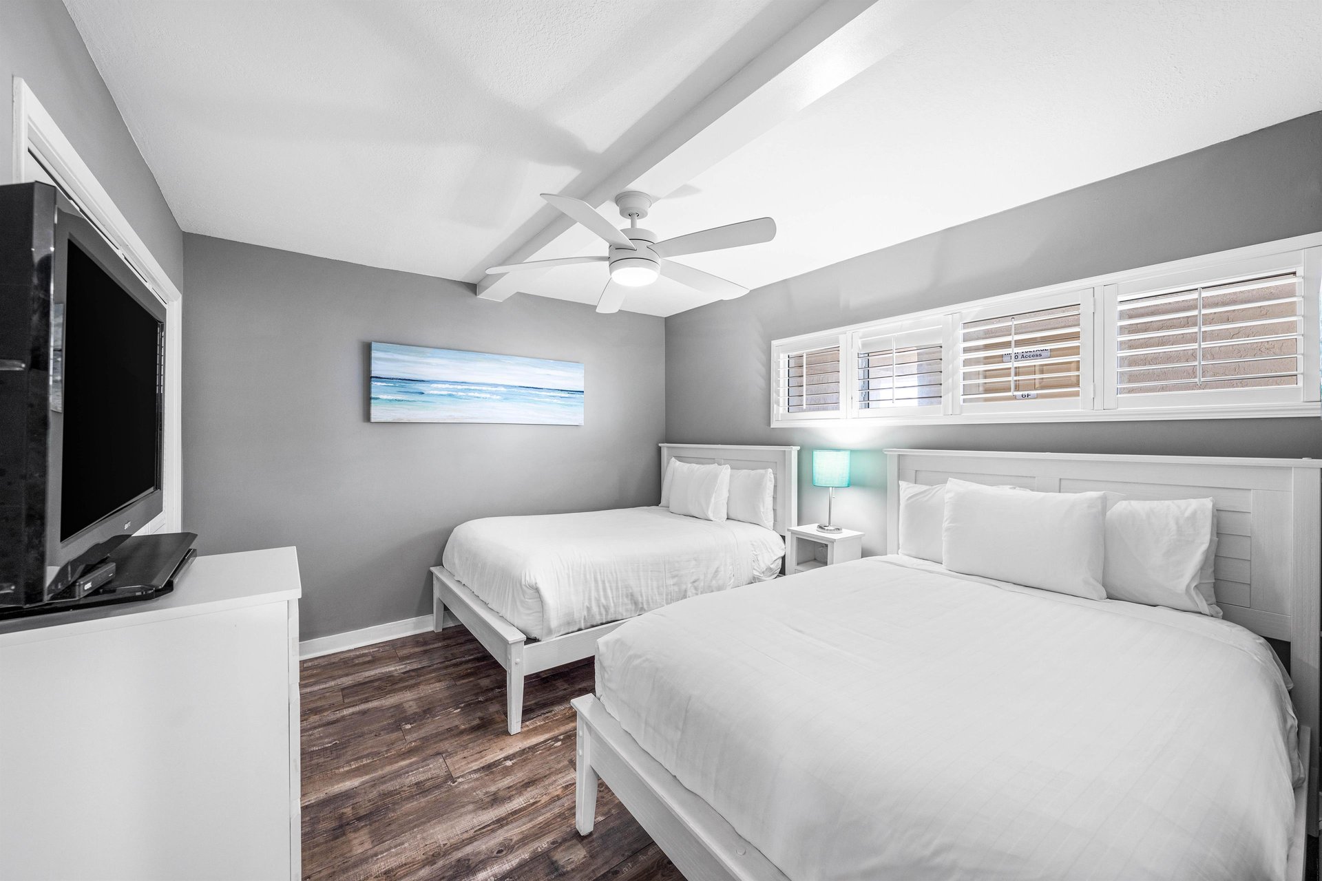 Holiday Surf and Racquet Unit 620 24