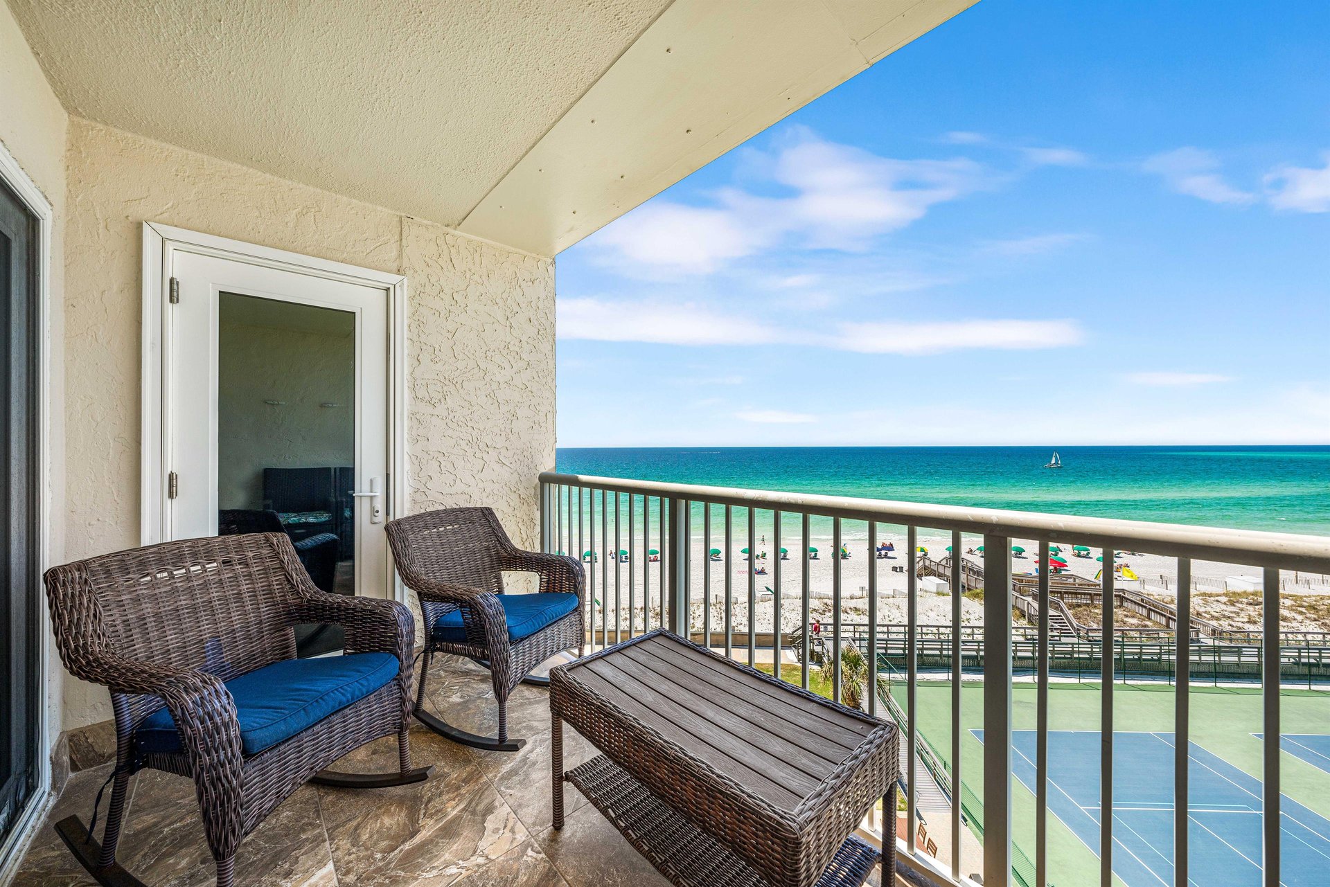 Holiday Surf and Racquet Unit 620 27