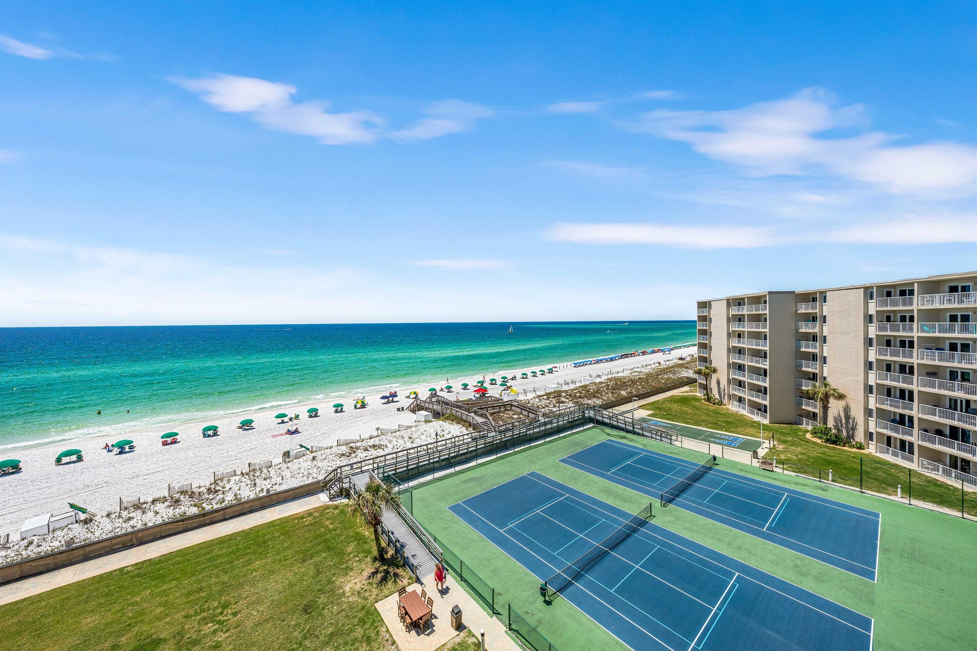 Holiday Surf and Racquet Unit 620 29