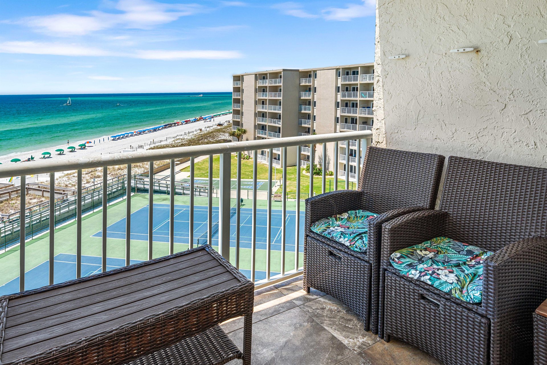 Holiday Surf and Racquet Unit 620 30