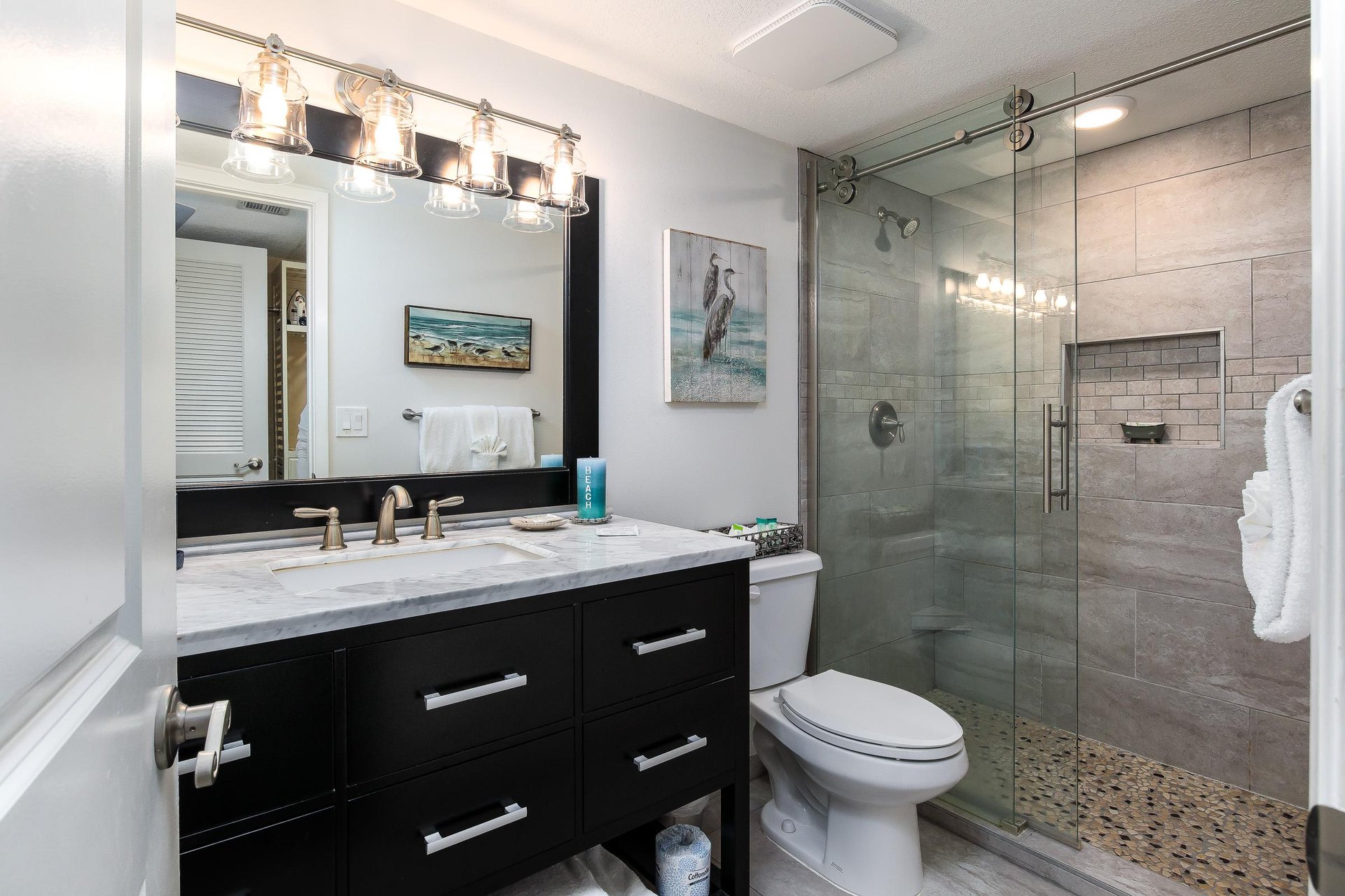 Get ready for a night in town in this amazing unit