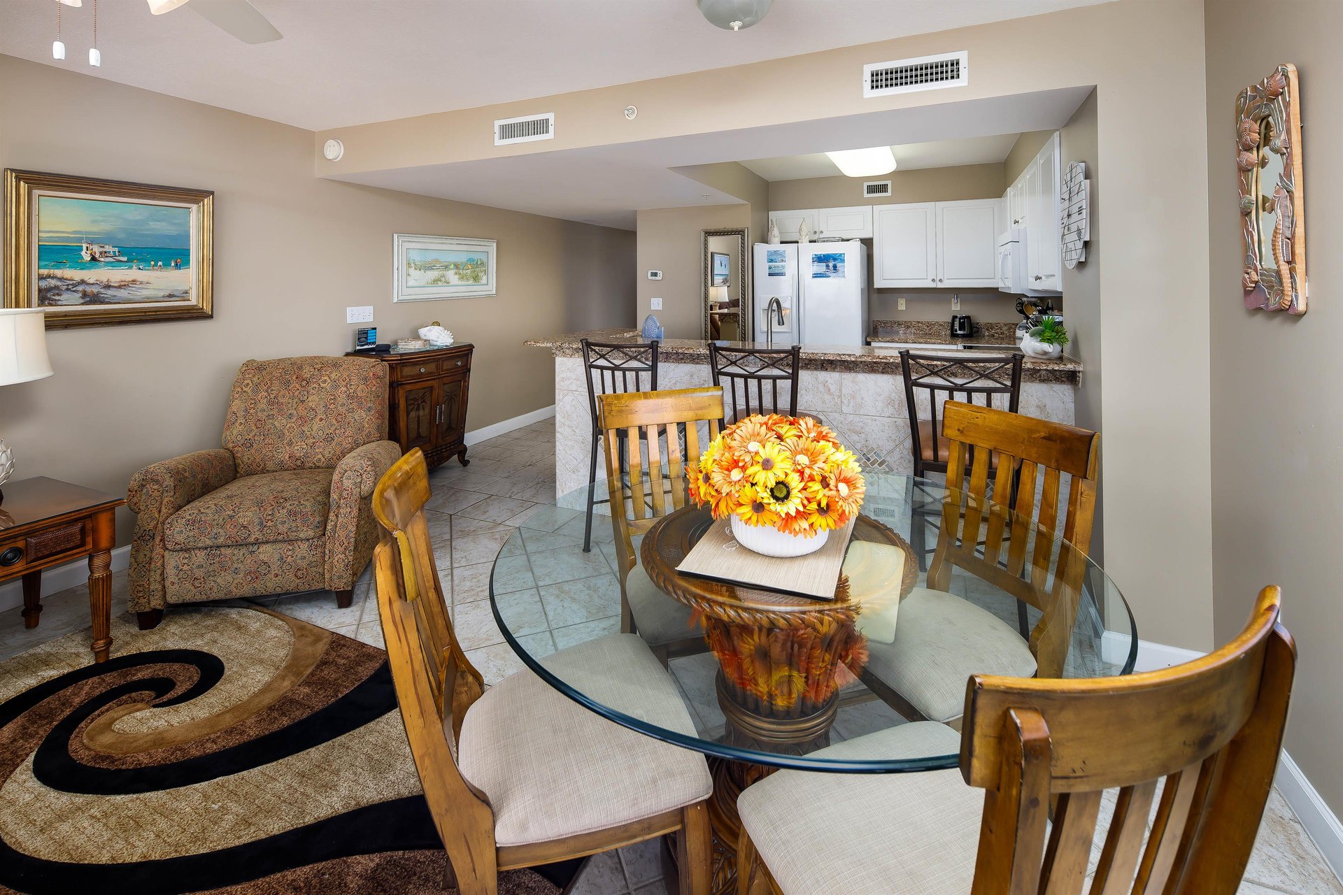 Elegance, comfort and convenience blend together perfectly in the gorgeous gulffront condo.