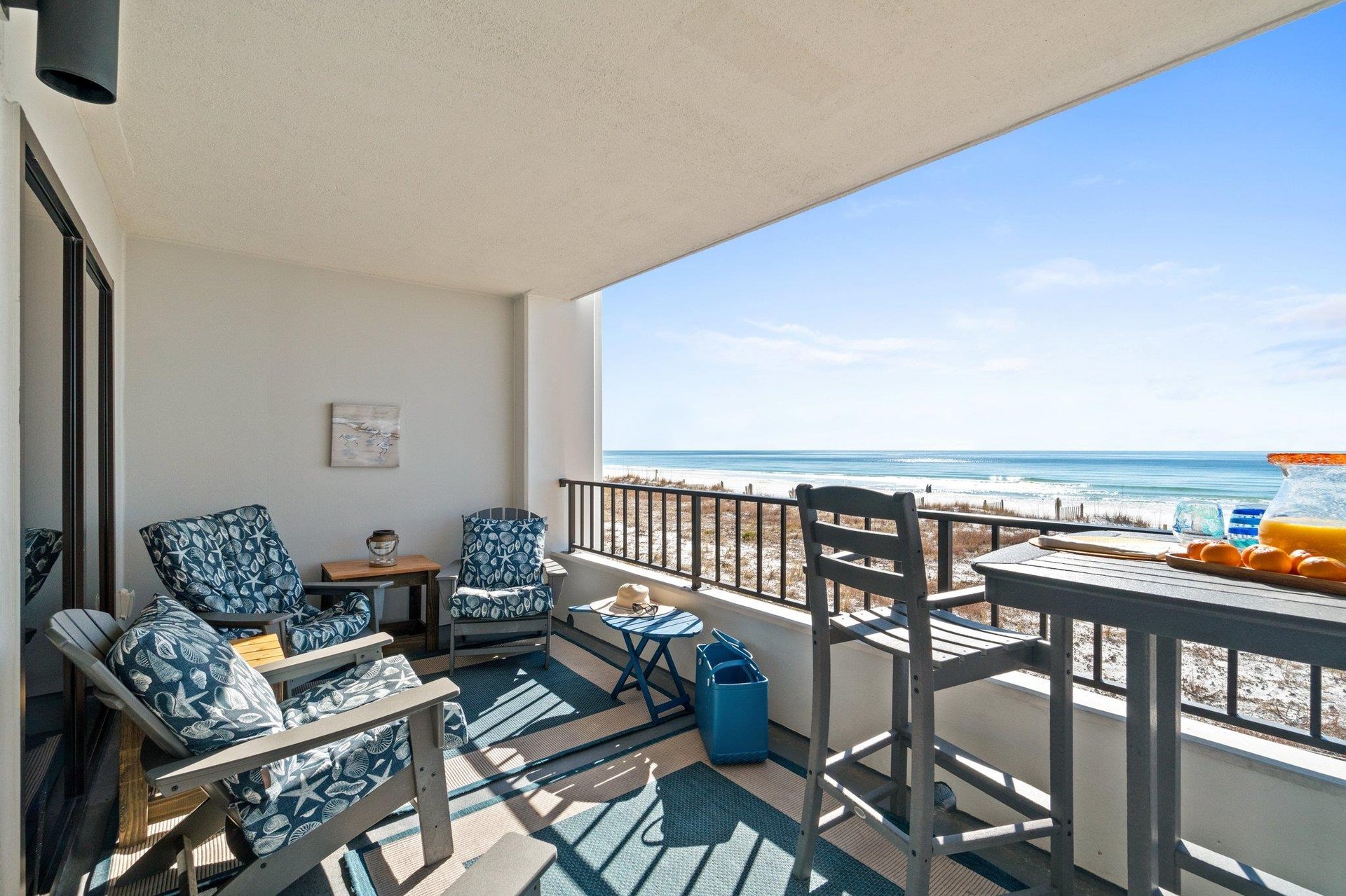 The views never stop You are as close to the beach as it gets