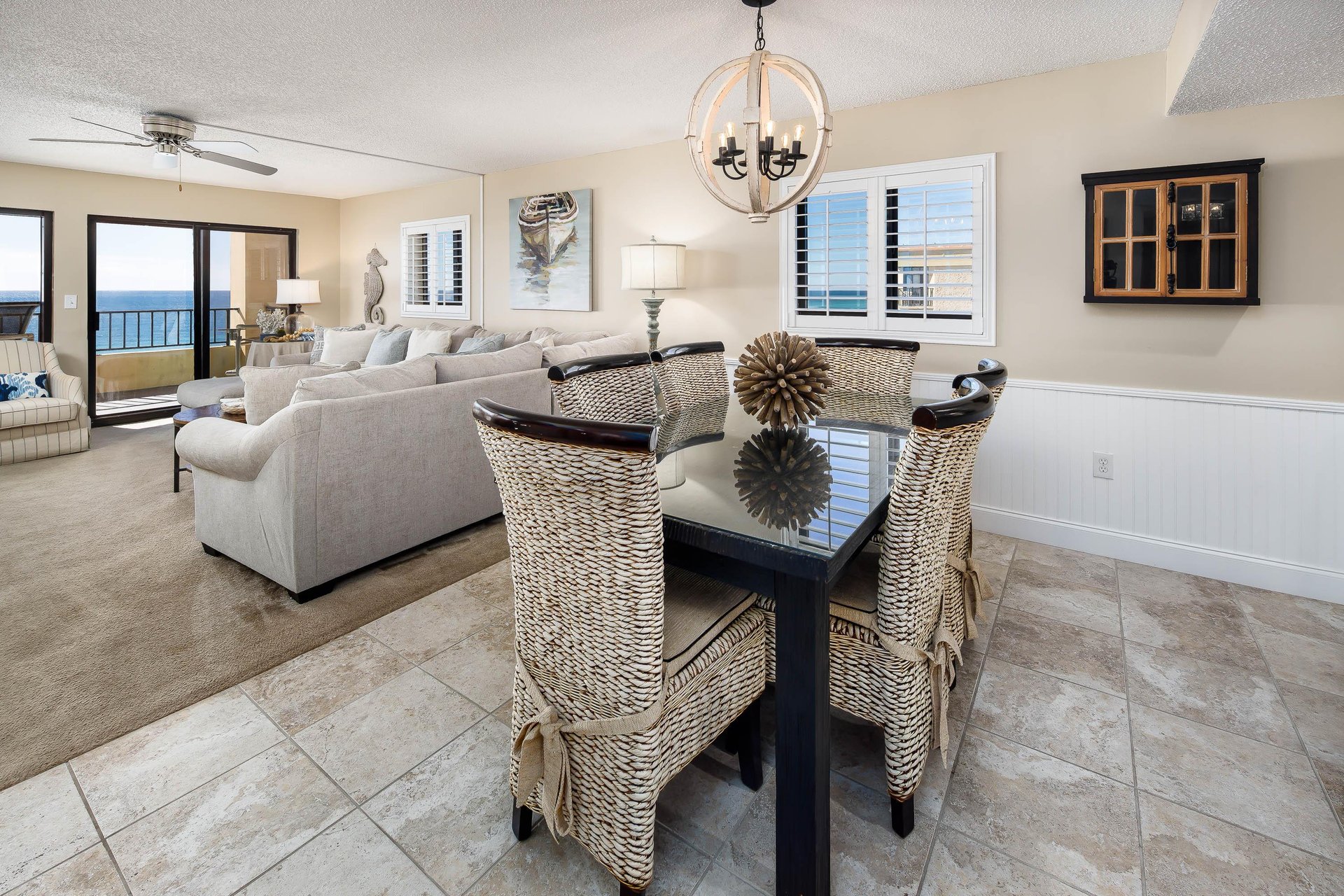 Perfect for your next meal with family or friends with ample seating for six