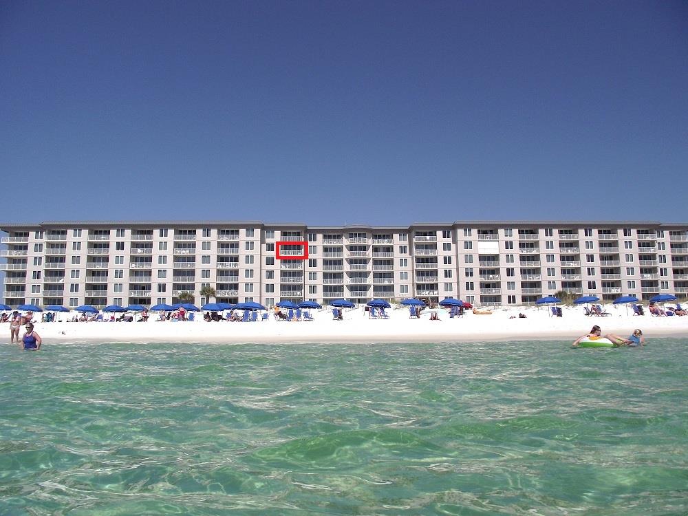 Imagine all the pictures you can take from your balcony  Perfect height for dazzling pictures.