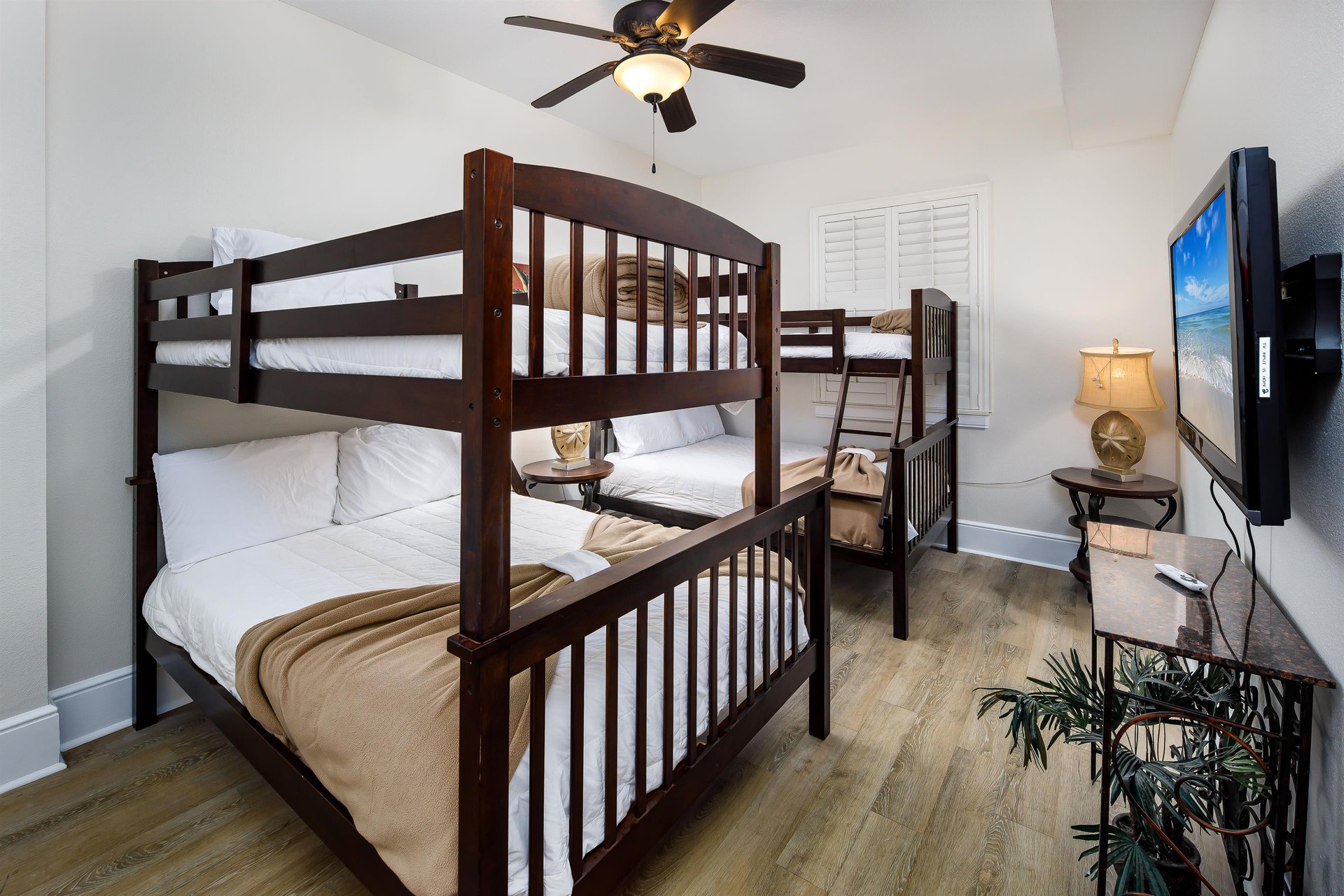 This guest bedroom has two sets of bunk beds and can accommodate 4 guests.