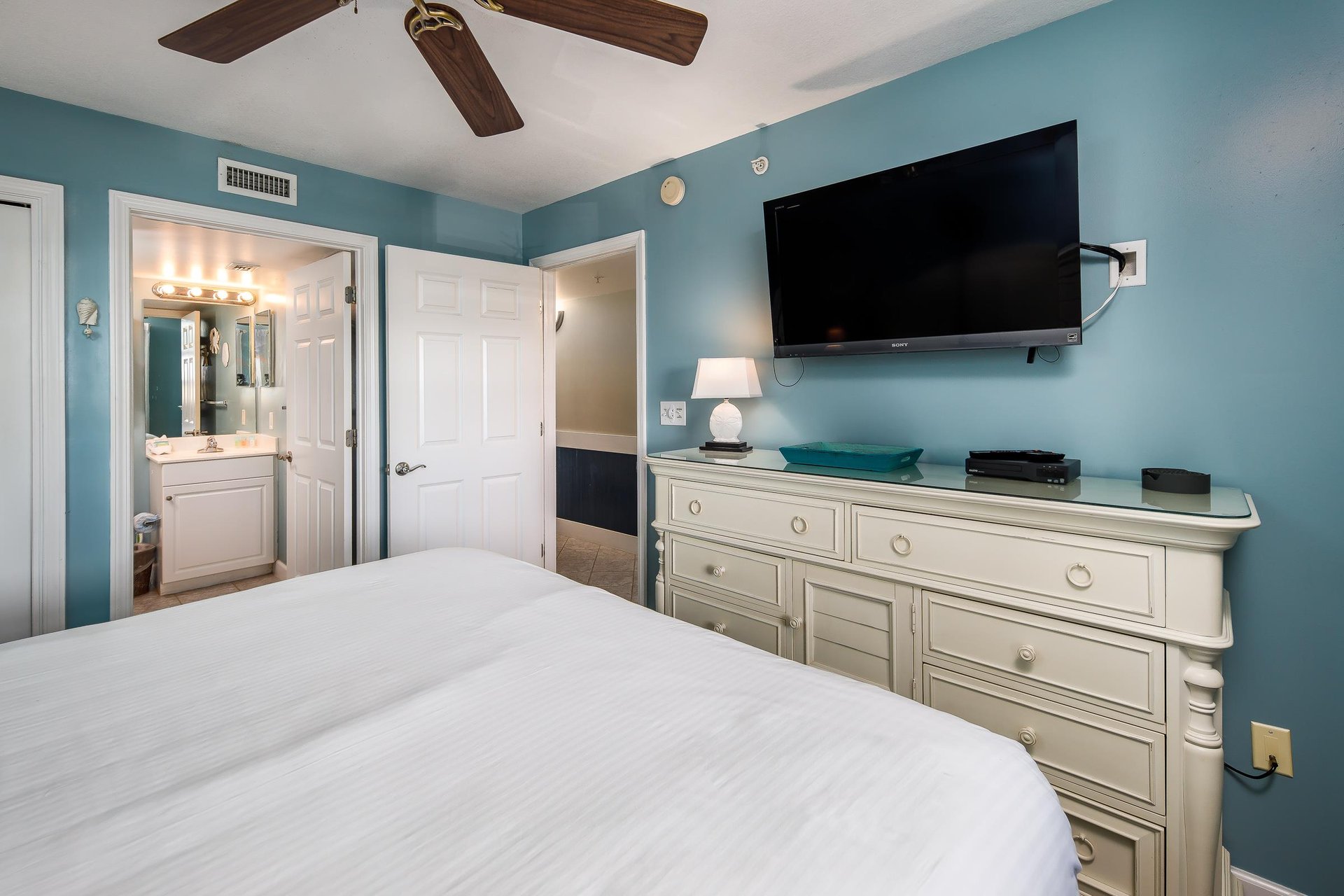 Mounted flat screen TV and en suite bathroom