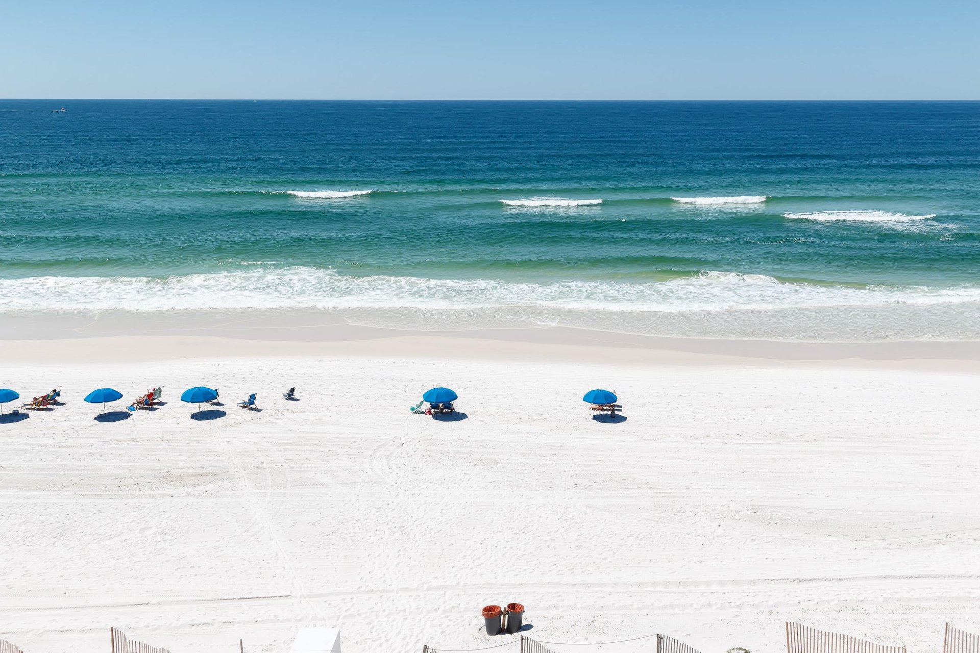 Traveling beaches far and near, theres NOTHING LIKE OKALOOSA ISLAND IN FORT WALTON BEACH Look at these HEAVENLY views from this penthouse..the limited number of units in the property as a whole affo