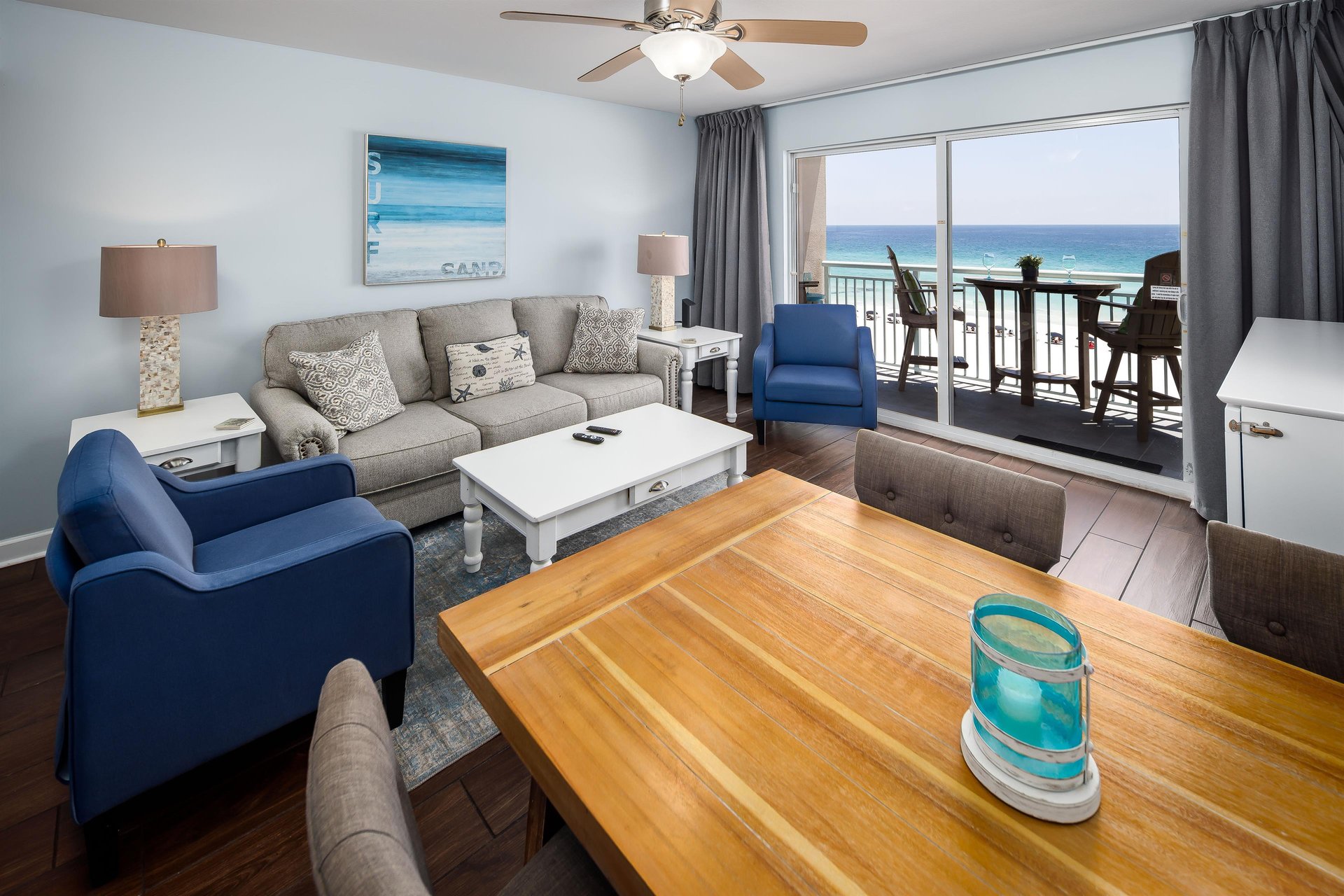 There is plenty of seating for everyone to enjoy this unit.