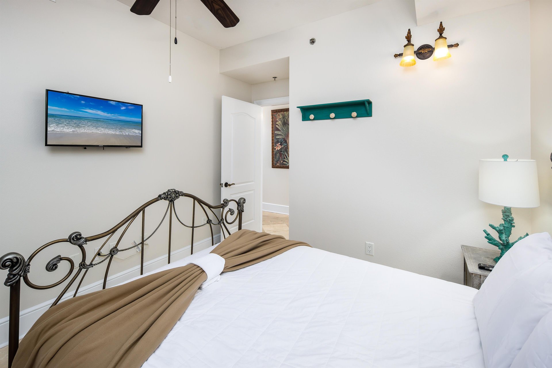 A quaint and cozy guest bedroom