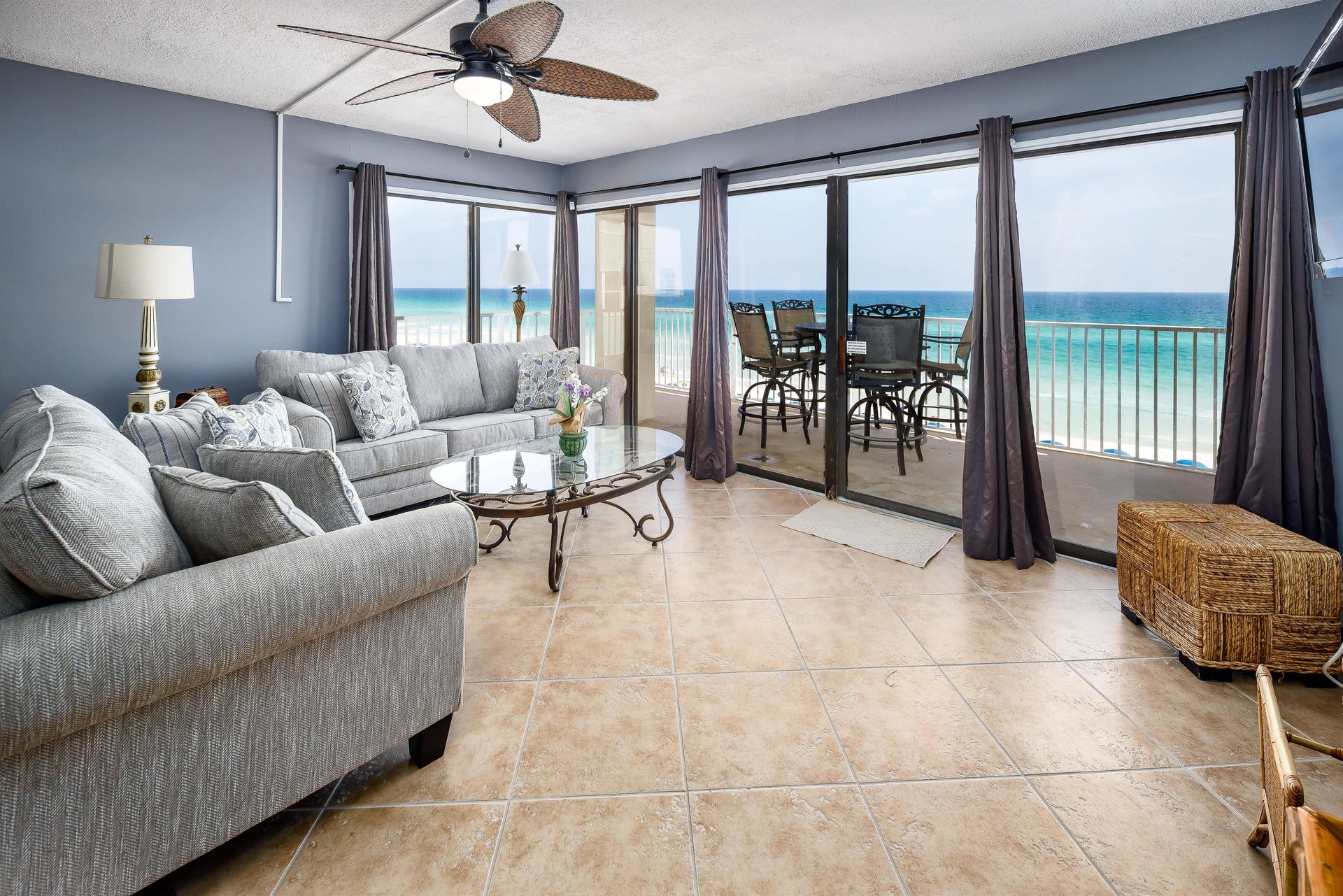 Beautiful corner unit with amazing views and a sleeper sofa