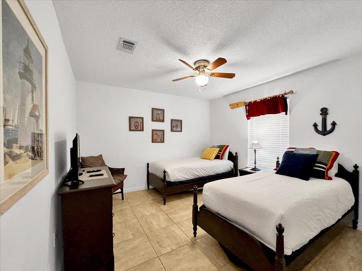 Fins to the Right 21