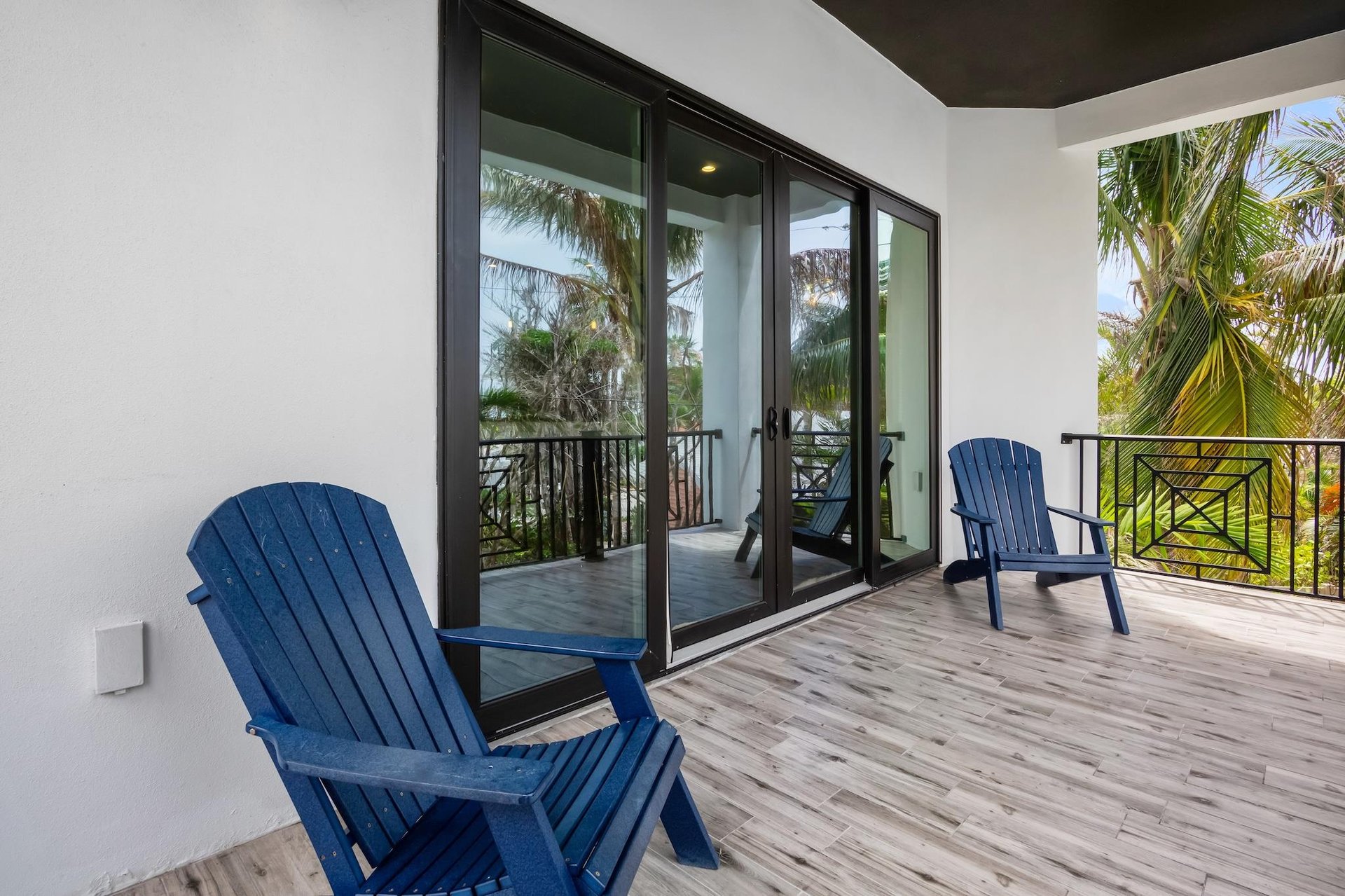 Balcony, Seating