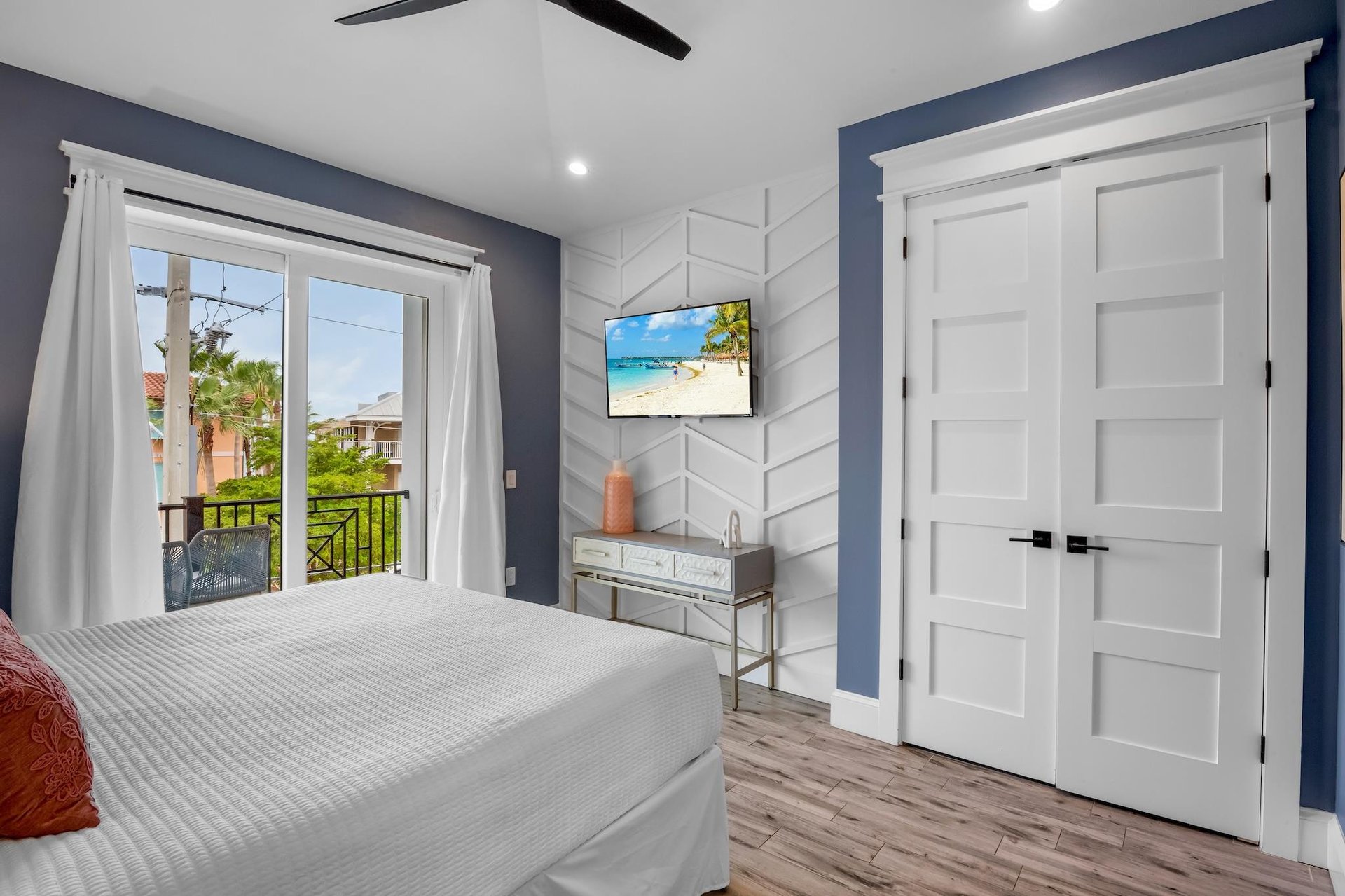 Second Bedroom, King