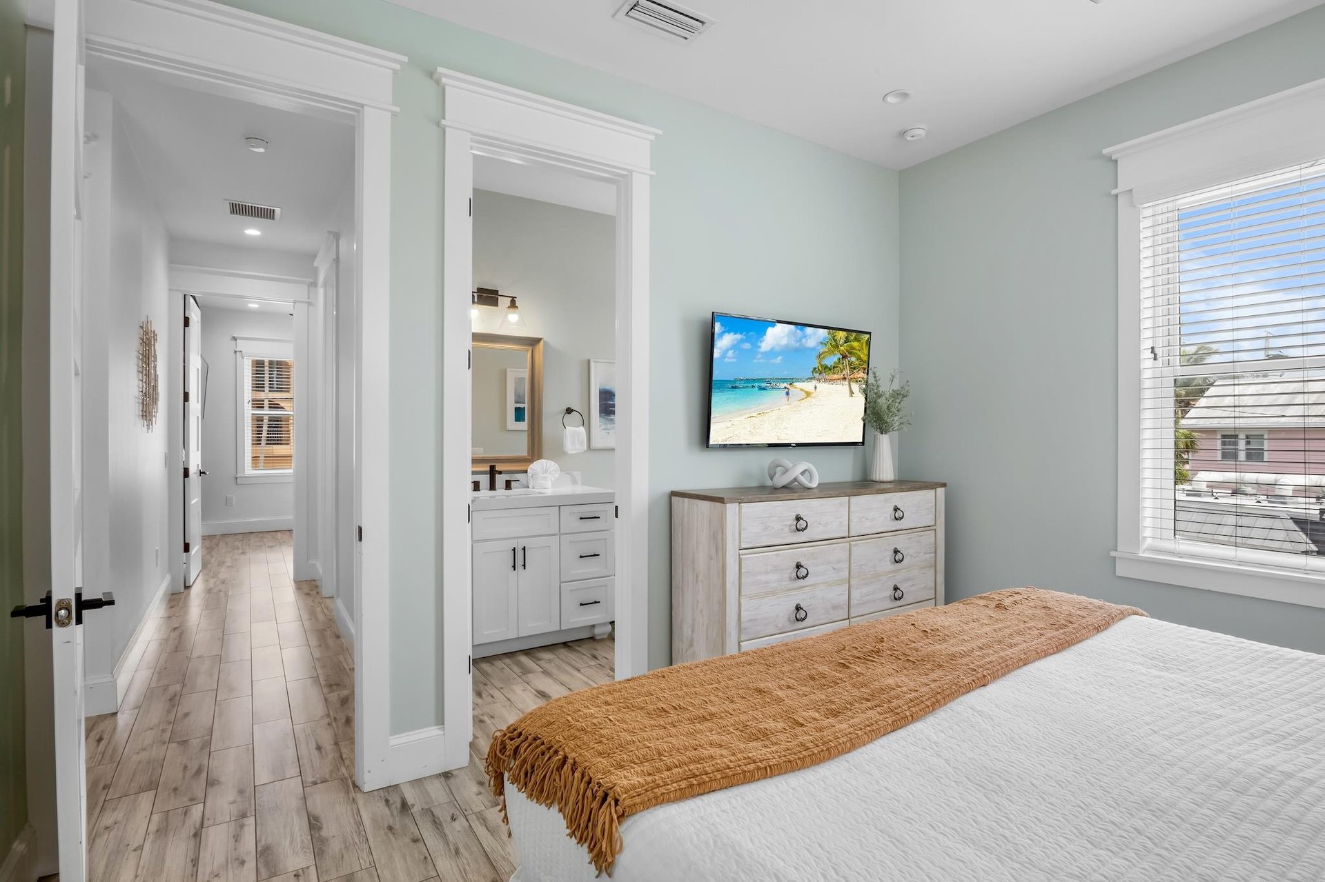 Fifth Bedroom, King