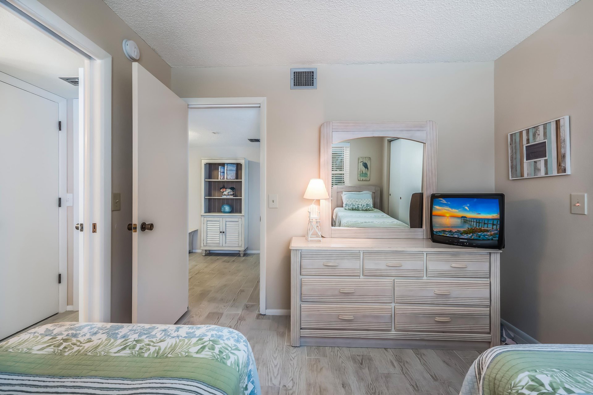 Additional Bedroom  Two Twins