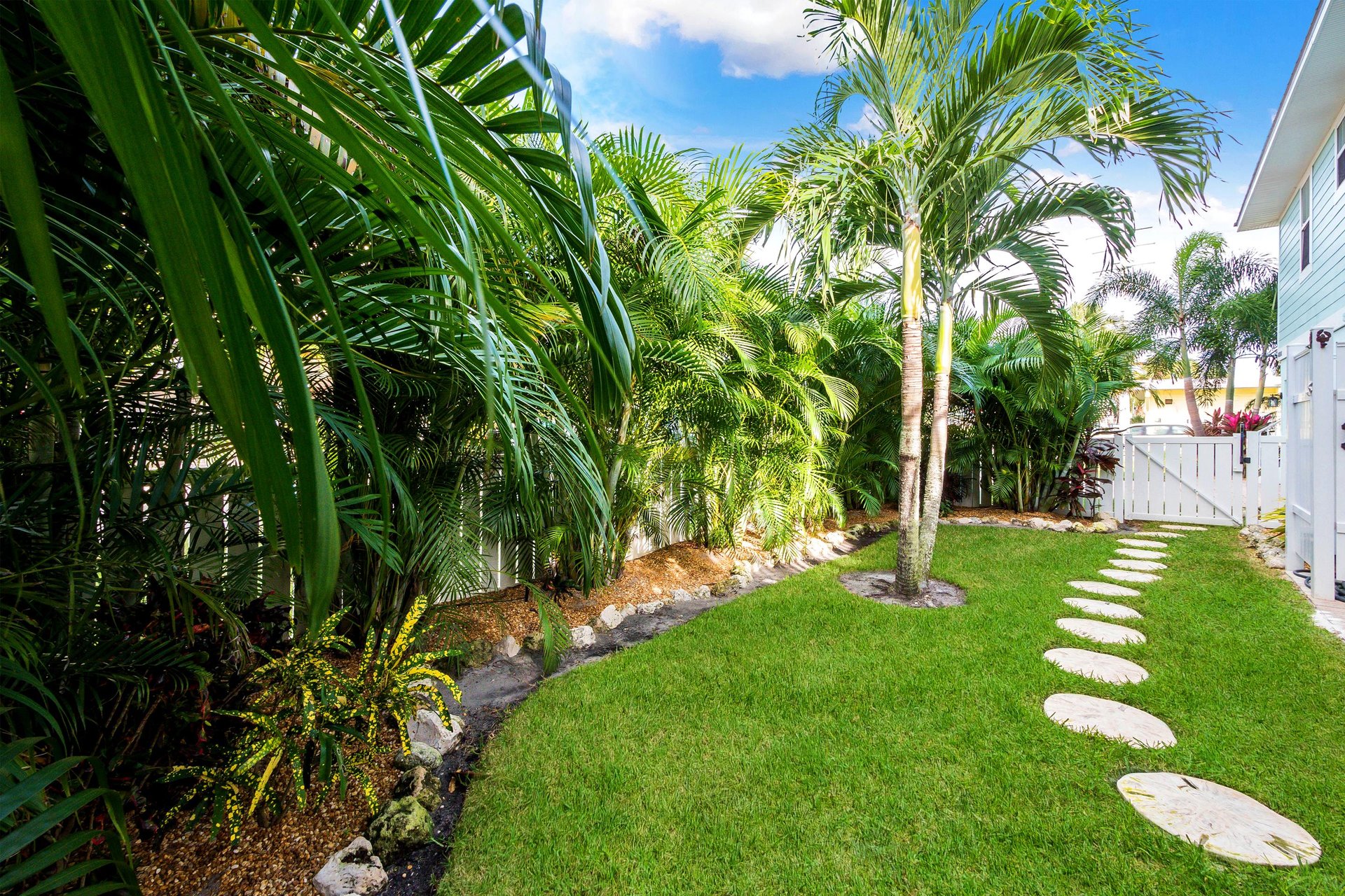 Private Tropical Yard
