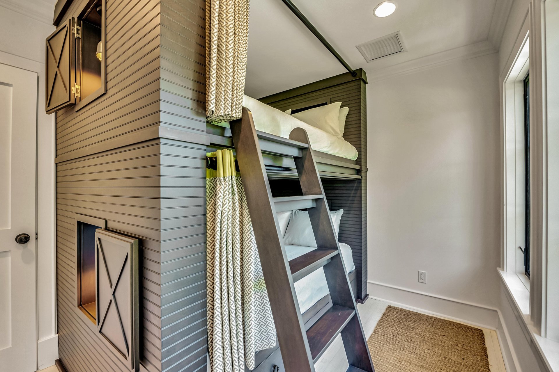 Fifth Bedroom, TwinTwin Bunk