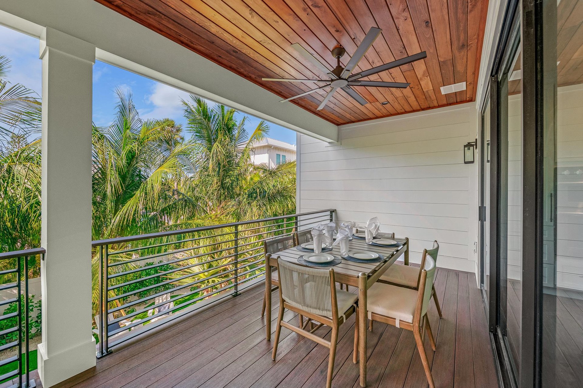 Balcony  Outdoor Dining