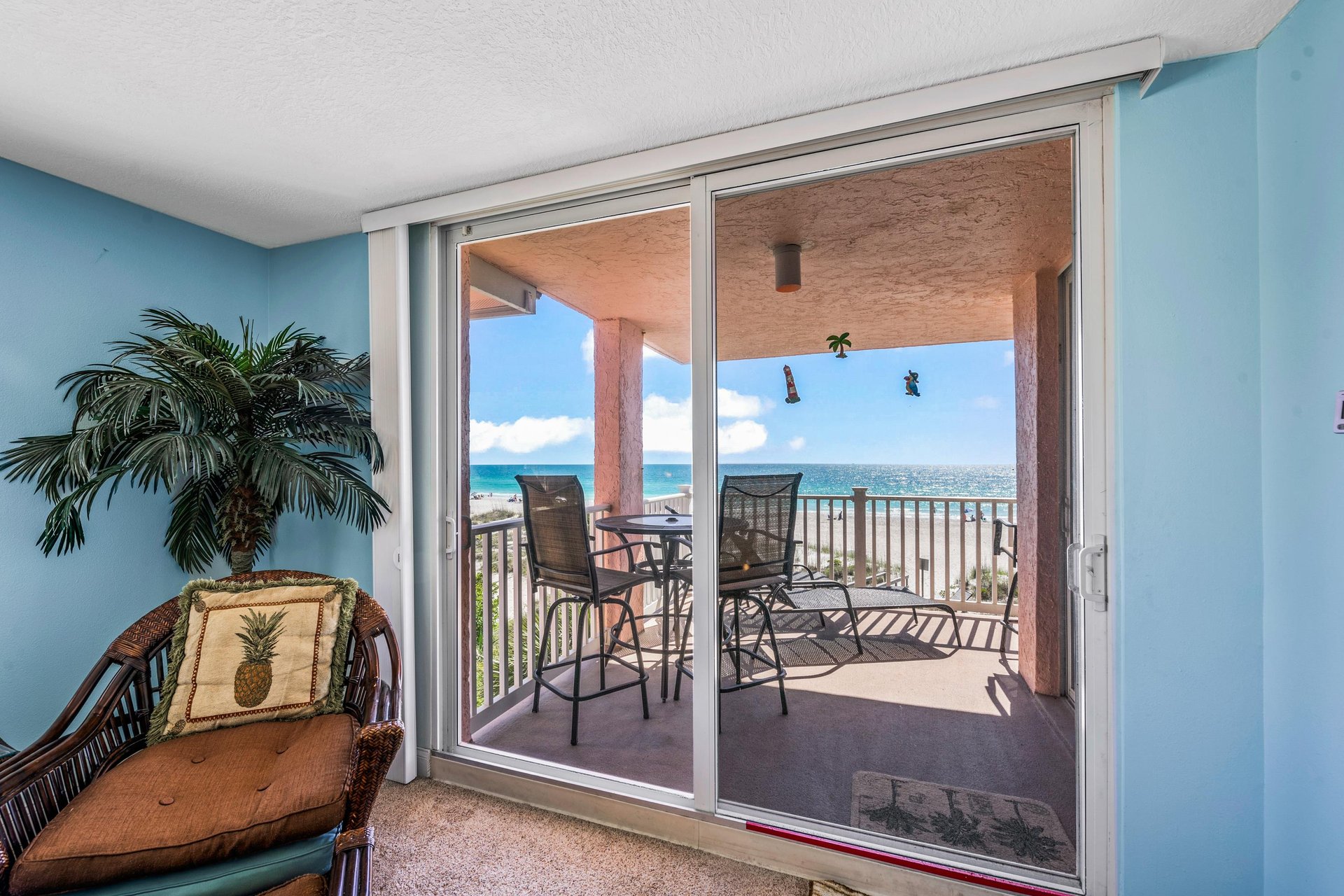 Living Area   Direct Beach Front