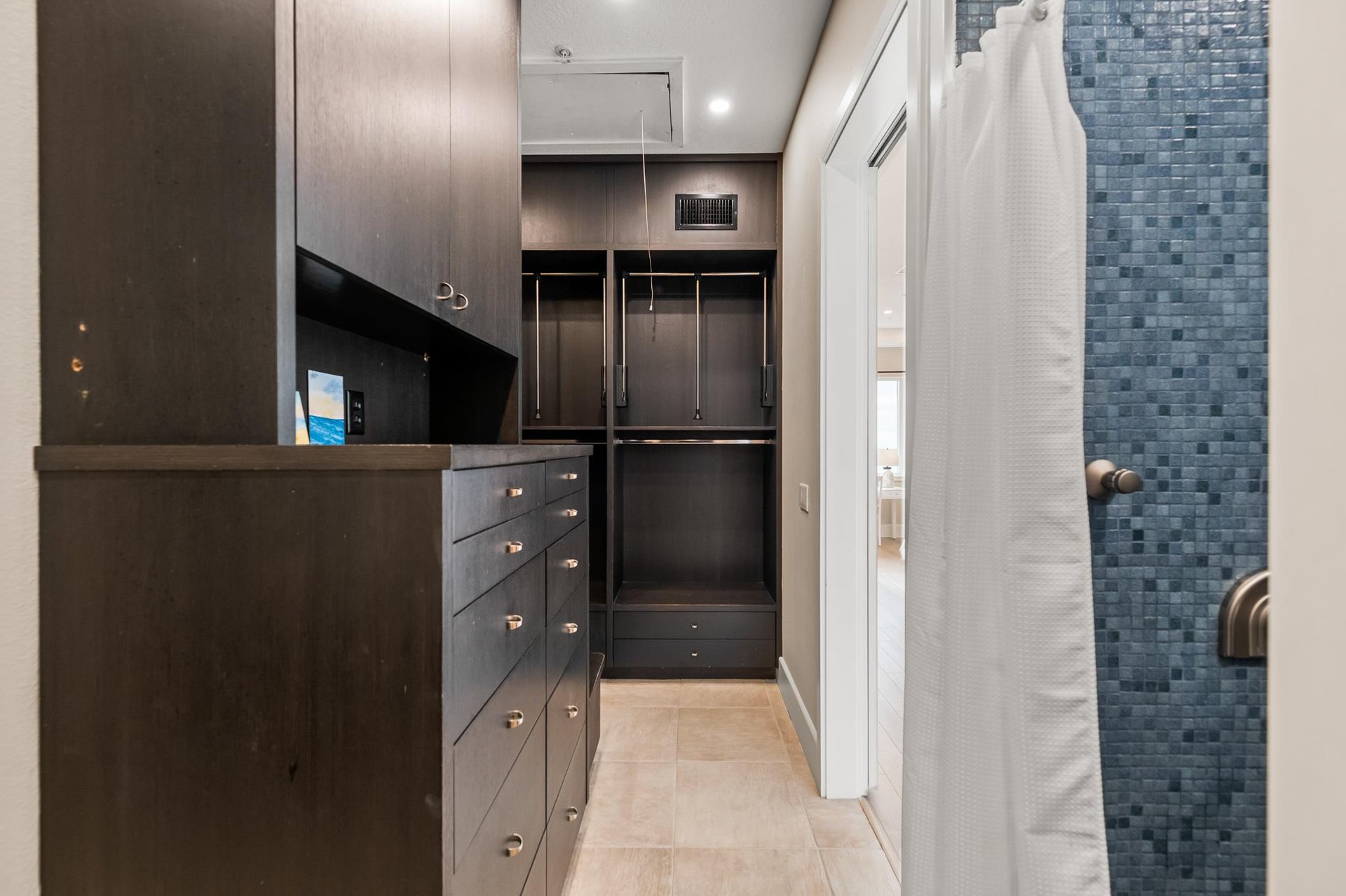 Primary Ensuite, Walkin closet